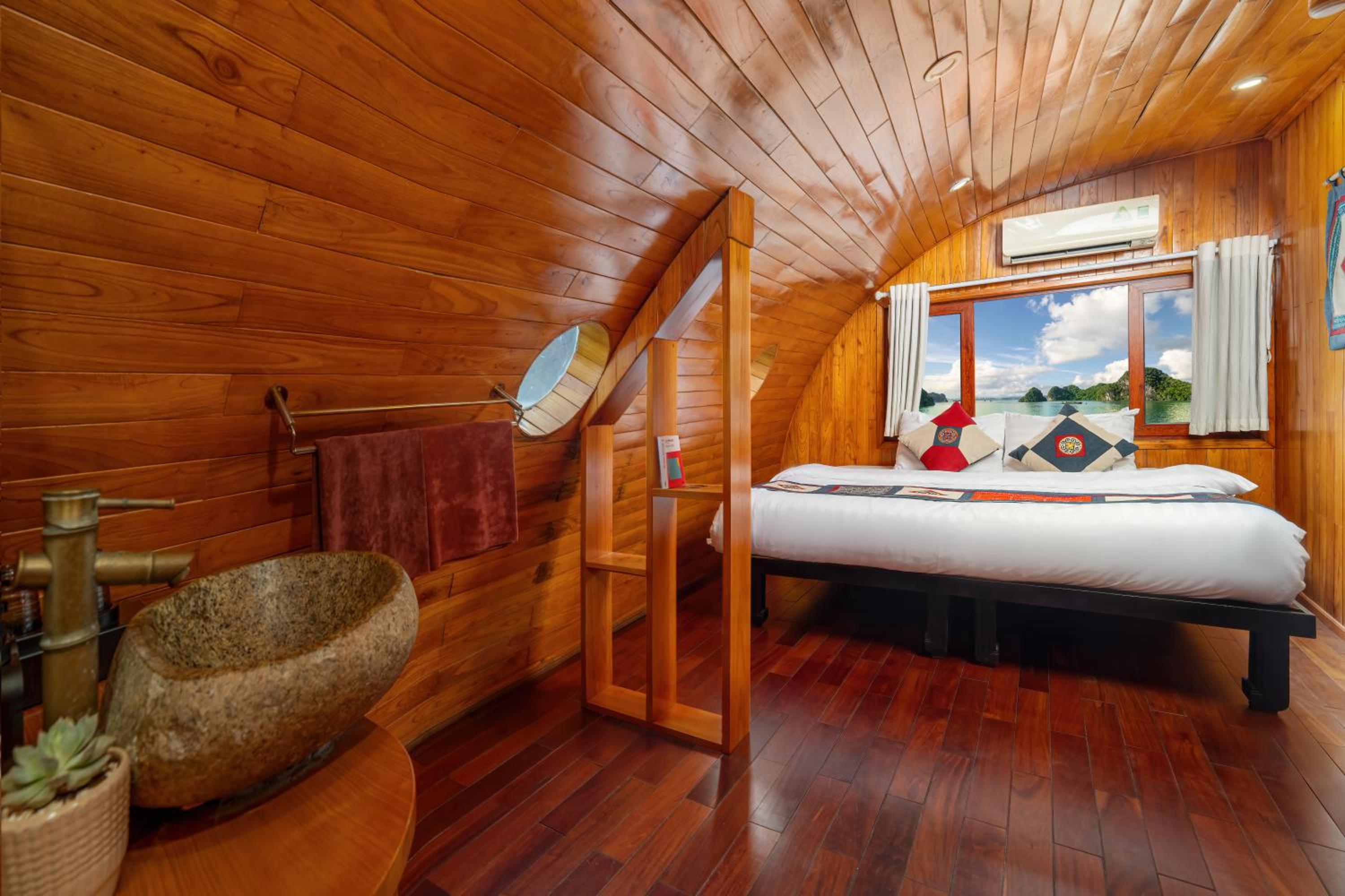 Deluxe Double or Twin cabin with Oceanview