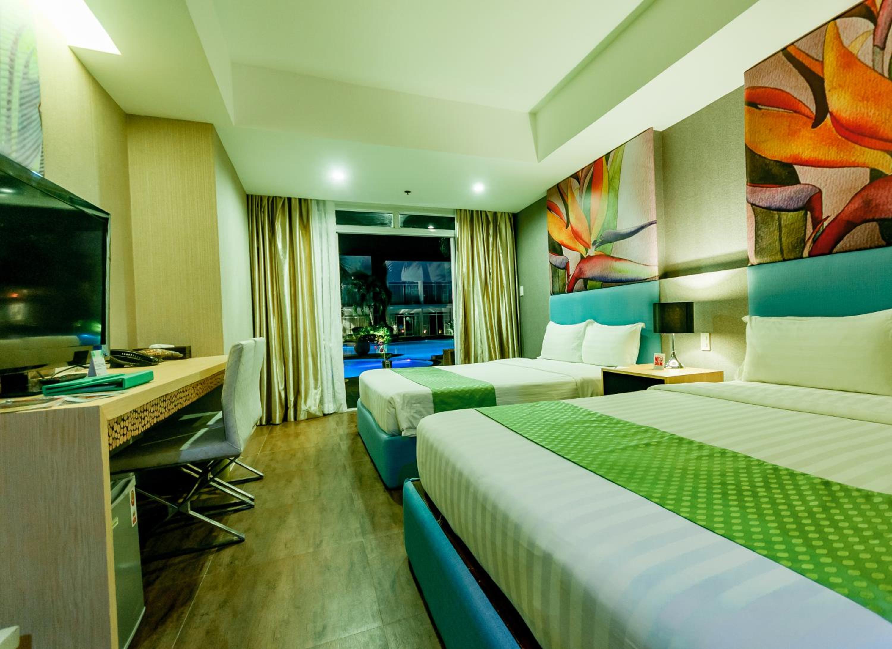 Deluxe Triple Room with Pool Access