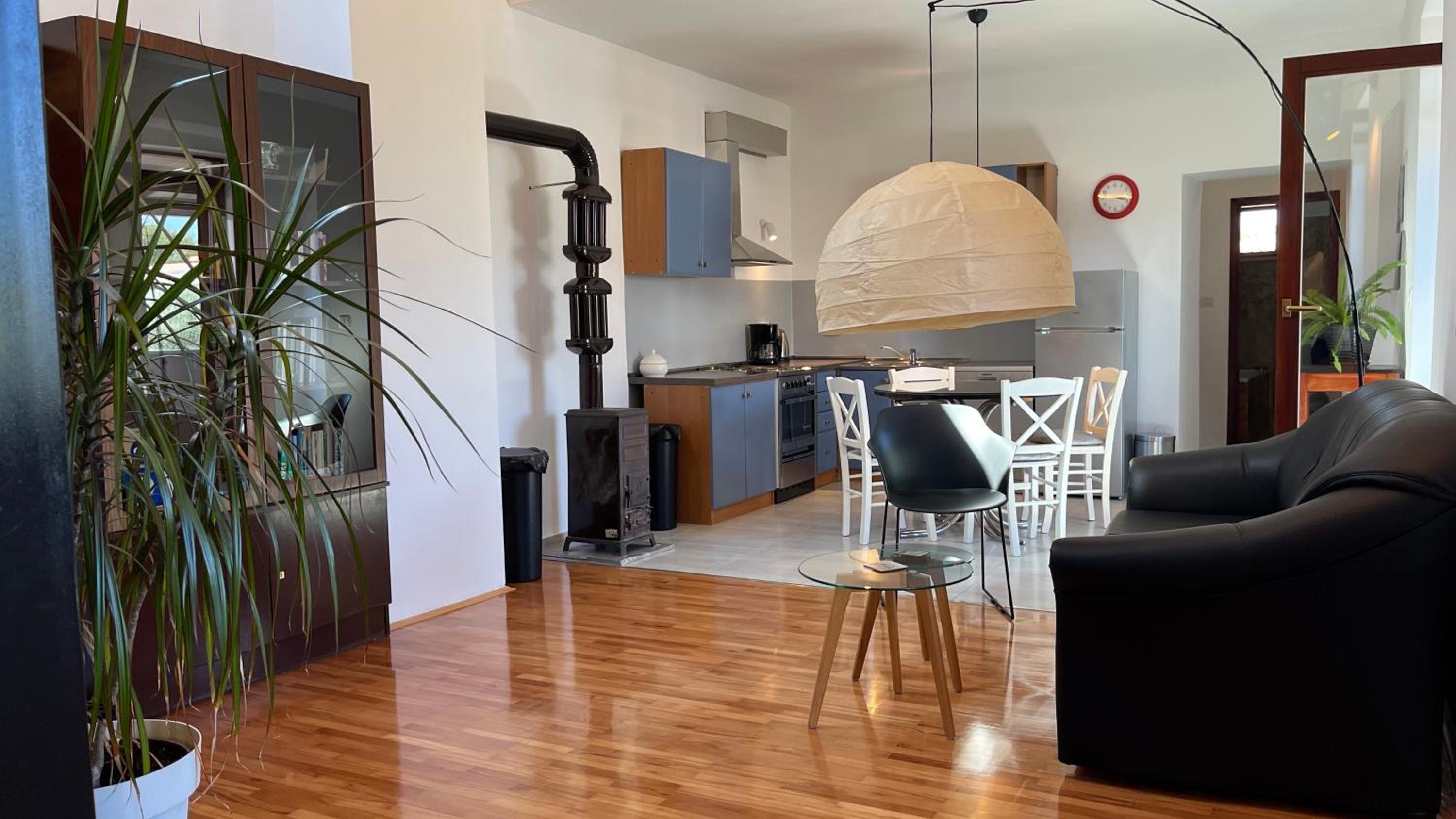 Apartment with Balcony - Photo 20