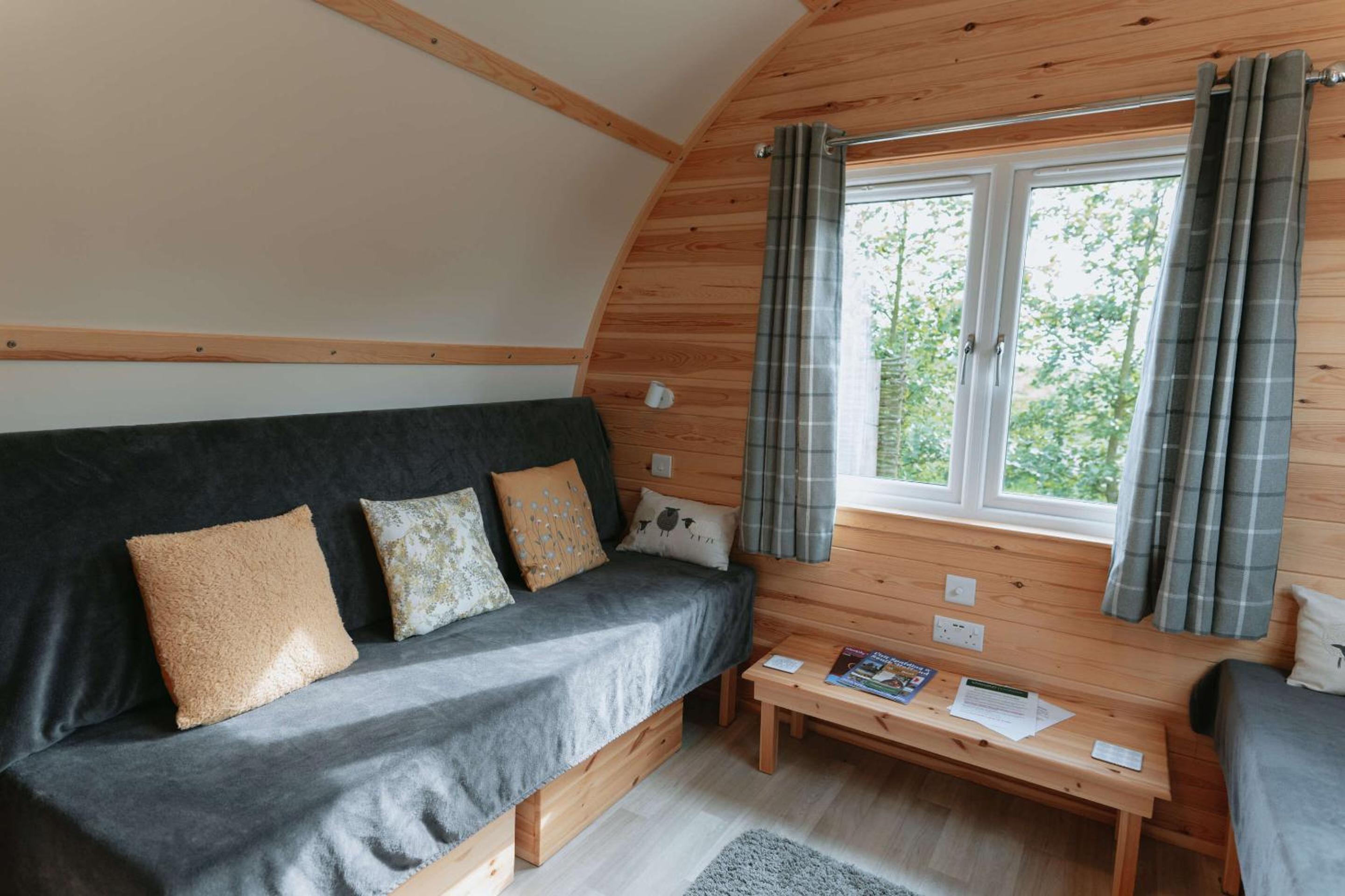 Large Cabin with Hot Tub