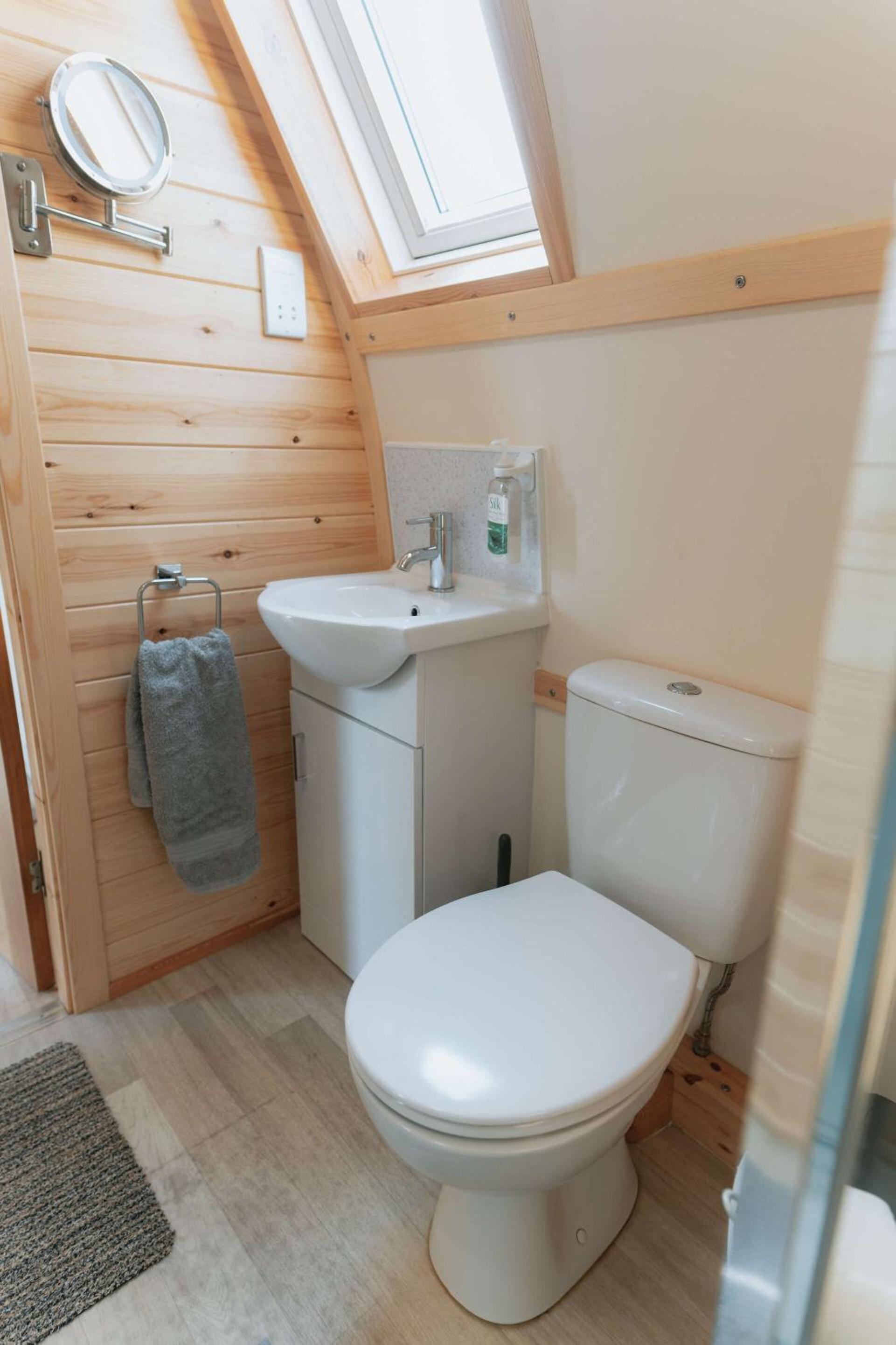 Large Cabin with Hot Tub photo 3