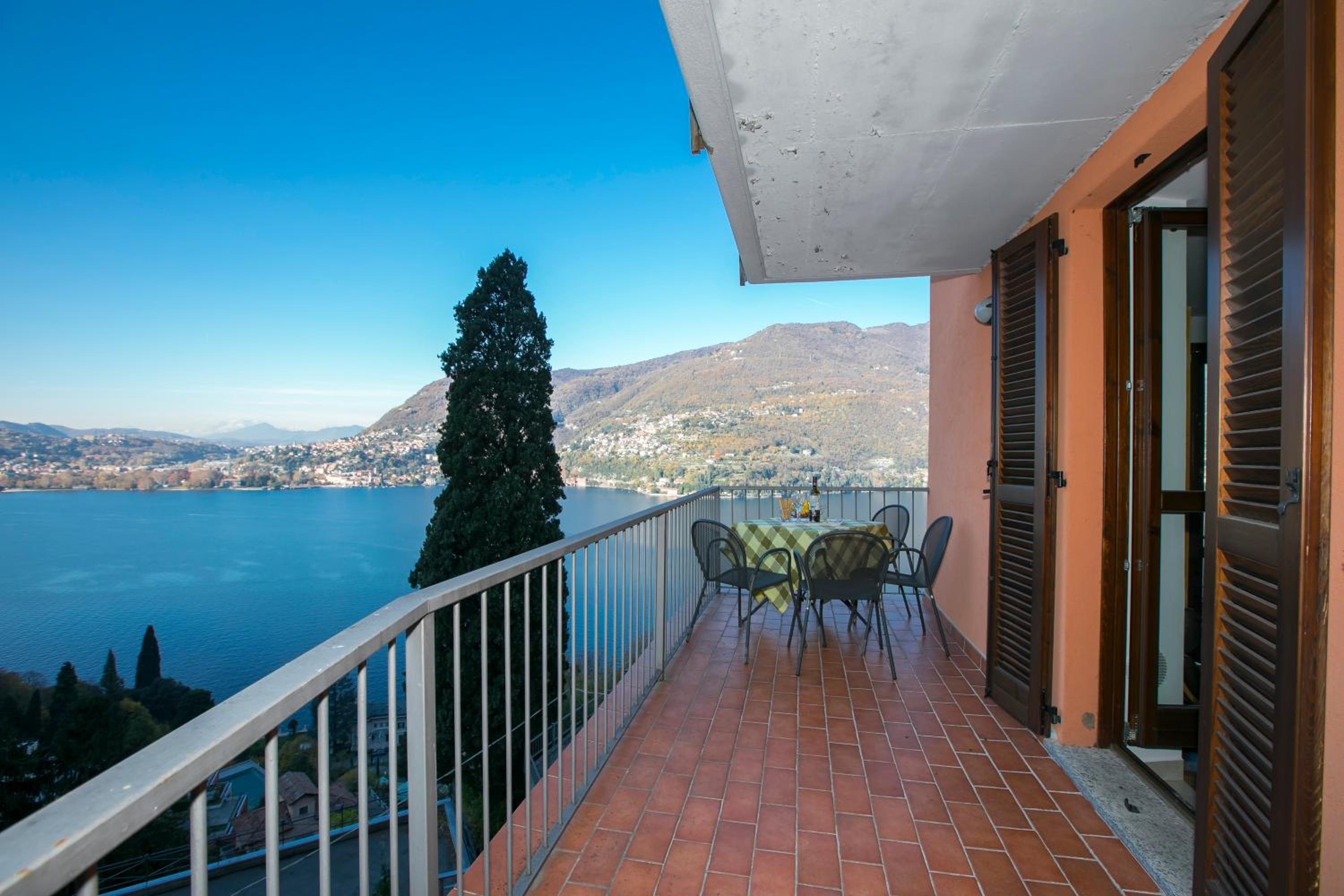 Apartment with Lake View photo 3