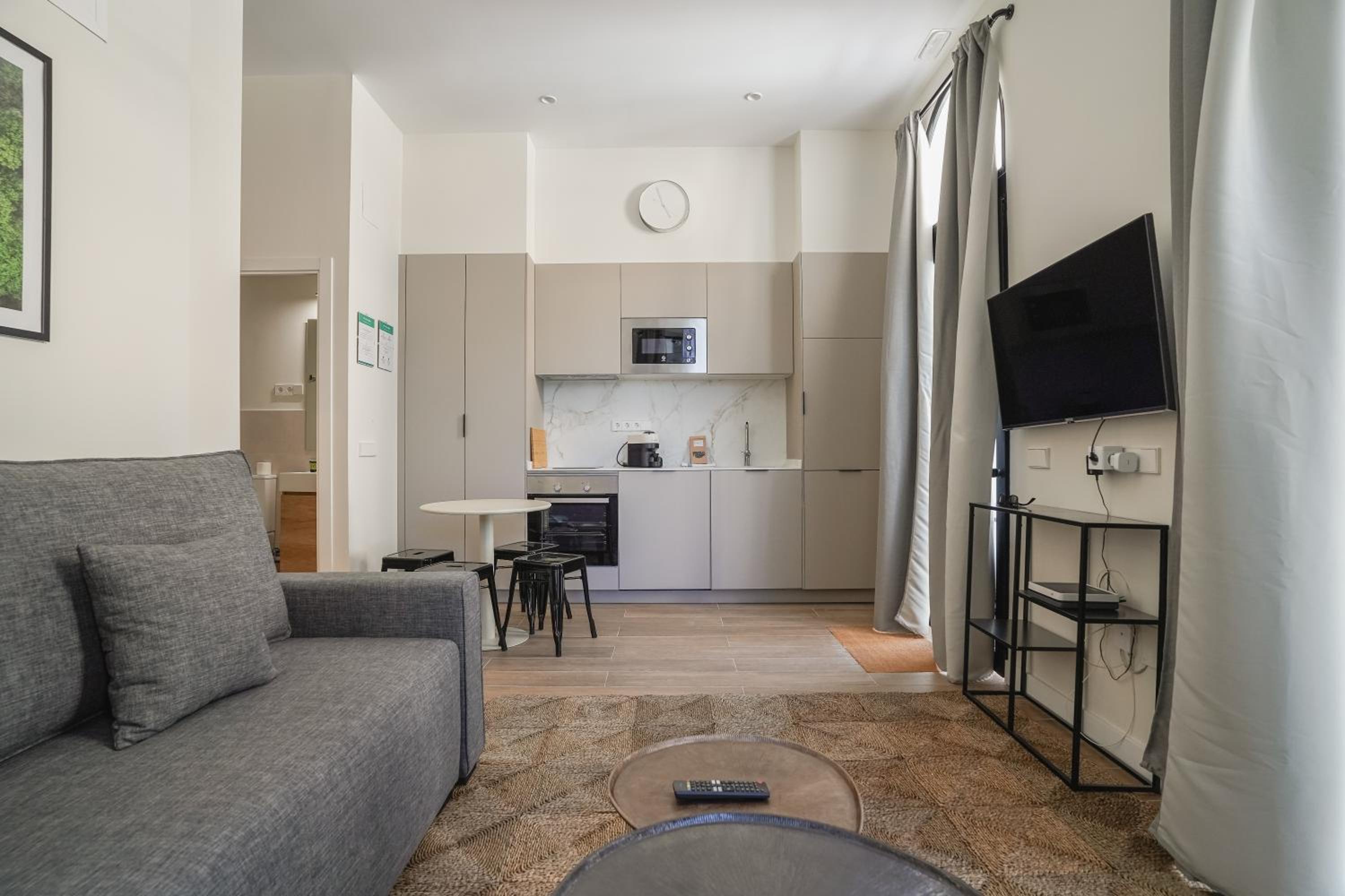 Apartment photo 2