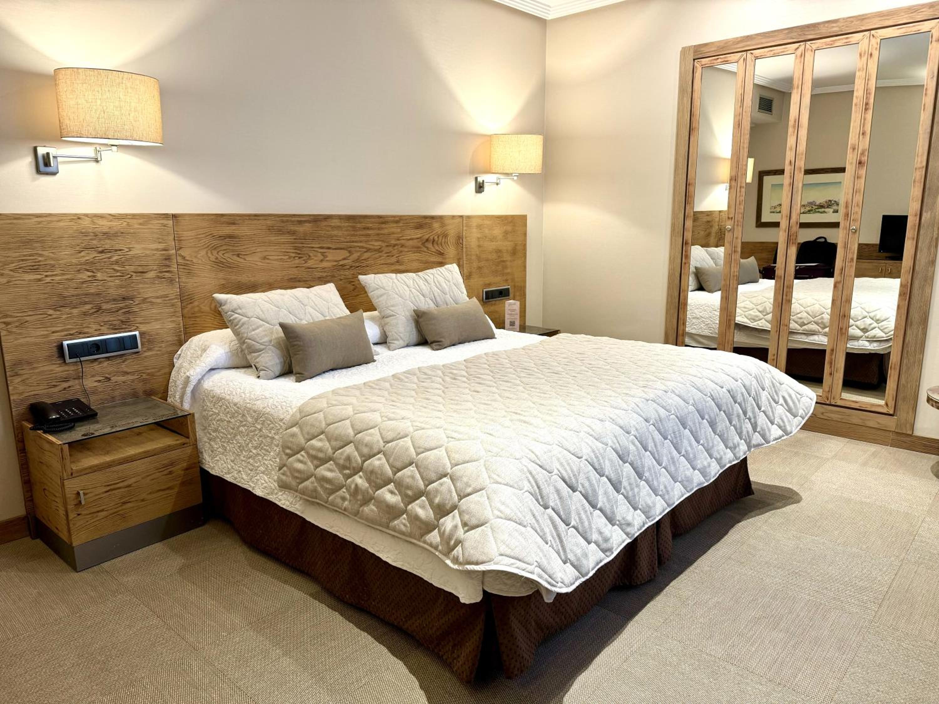 Double or Twin Room - Disabled Access - Photo 2