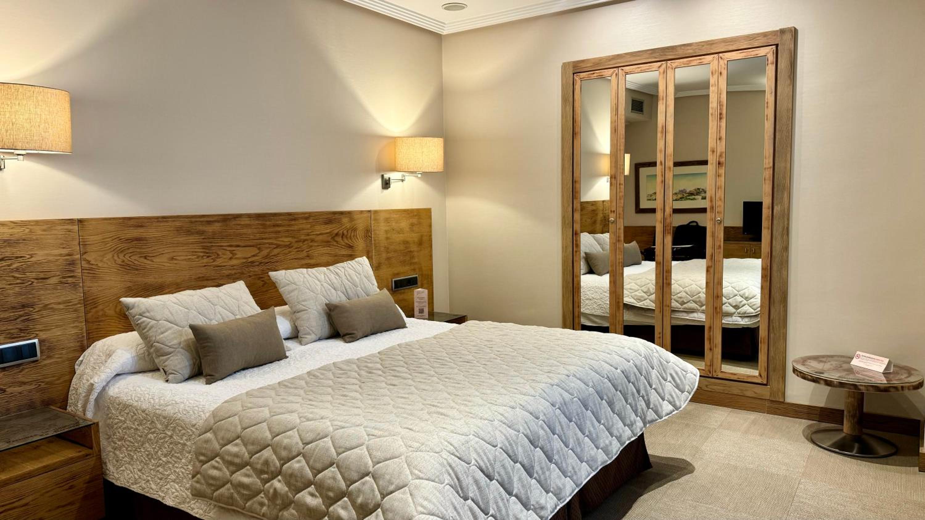 Double or Twin Room - Disabled Access - Photo 13