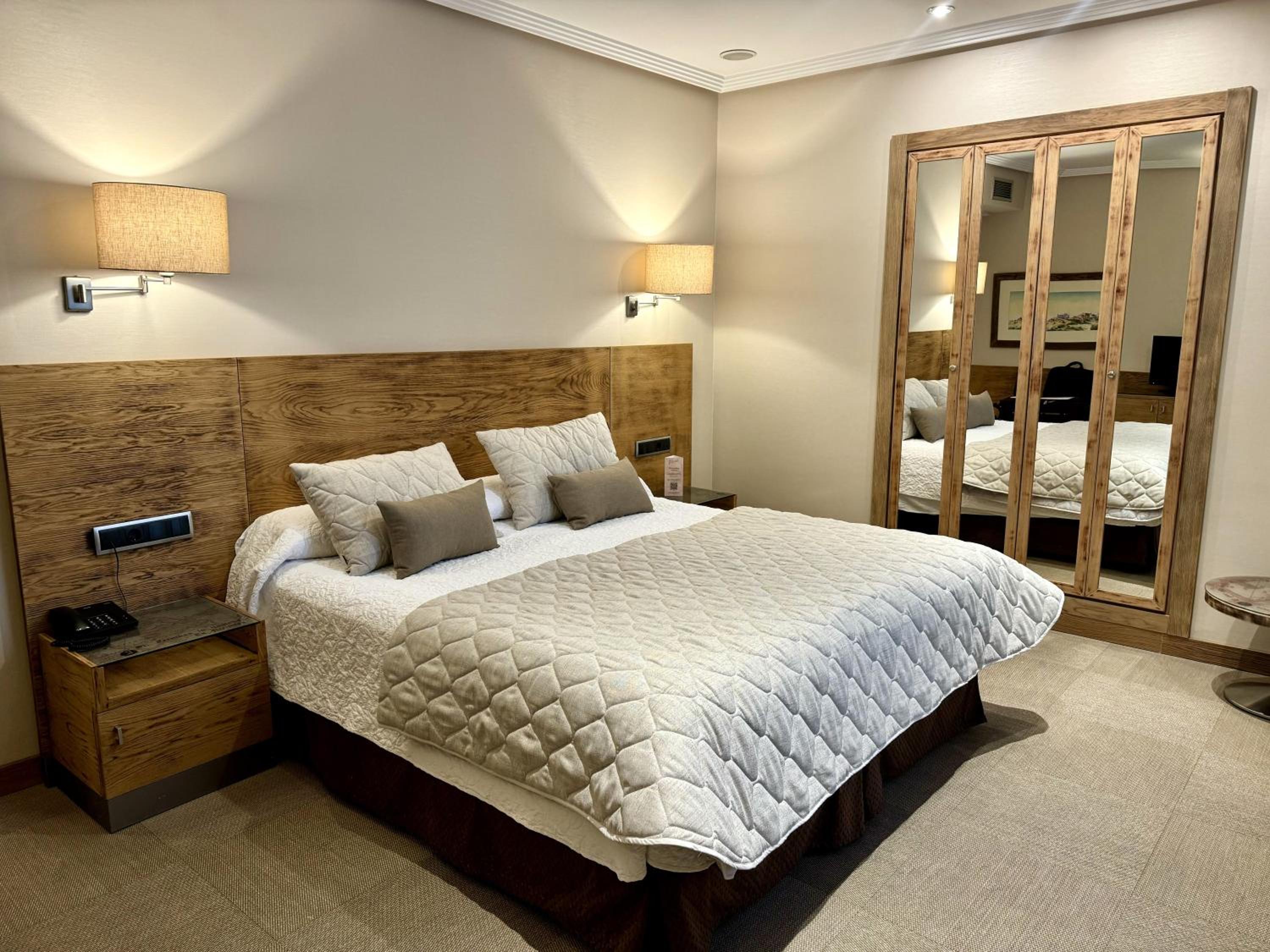 Double or Twin Room - Disabled Access - Photo 12