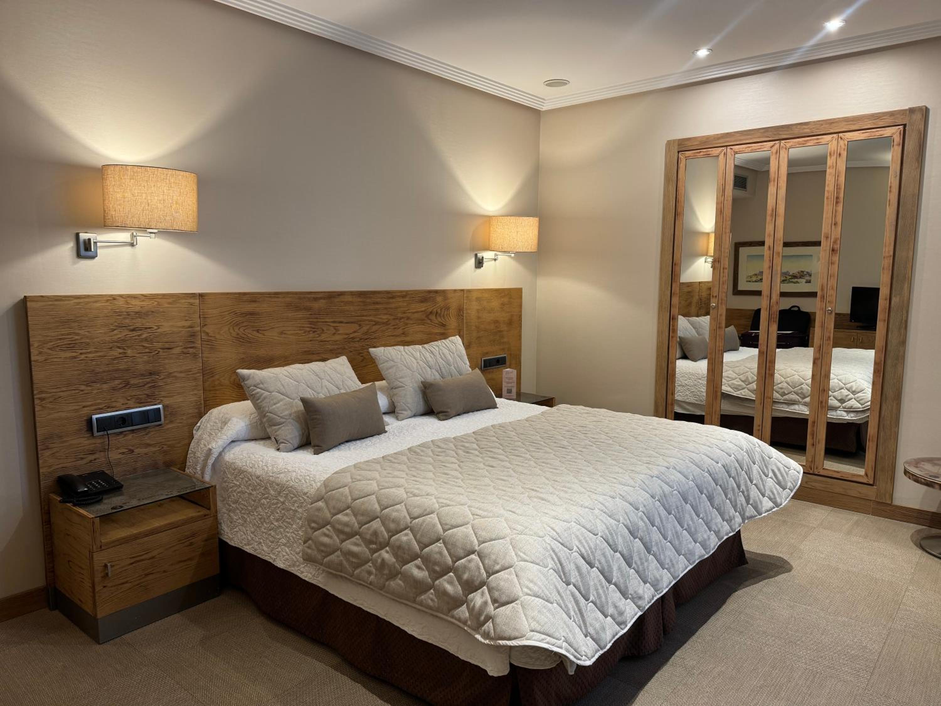 Double or Twin Room - Disabled Access - Photo 10