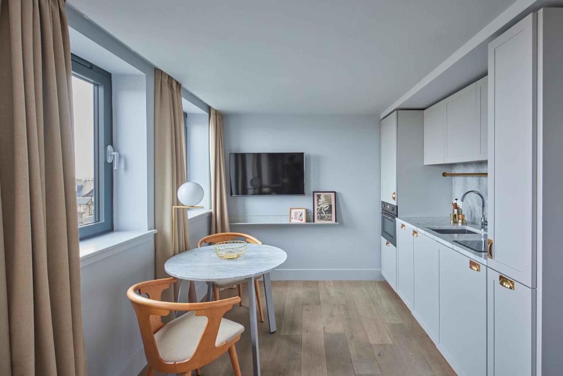 Open Plan Suite – Twin photo 3