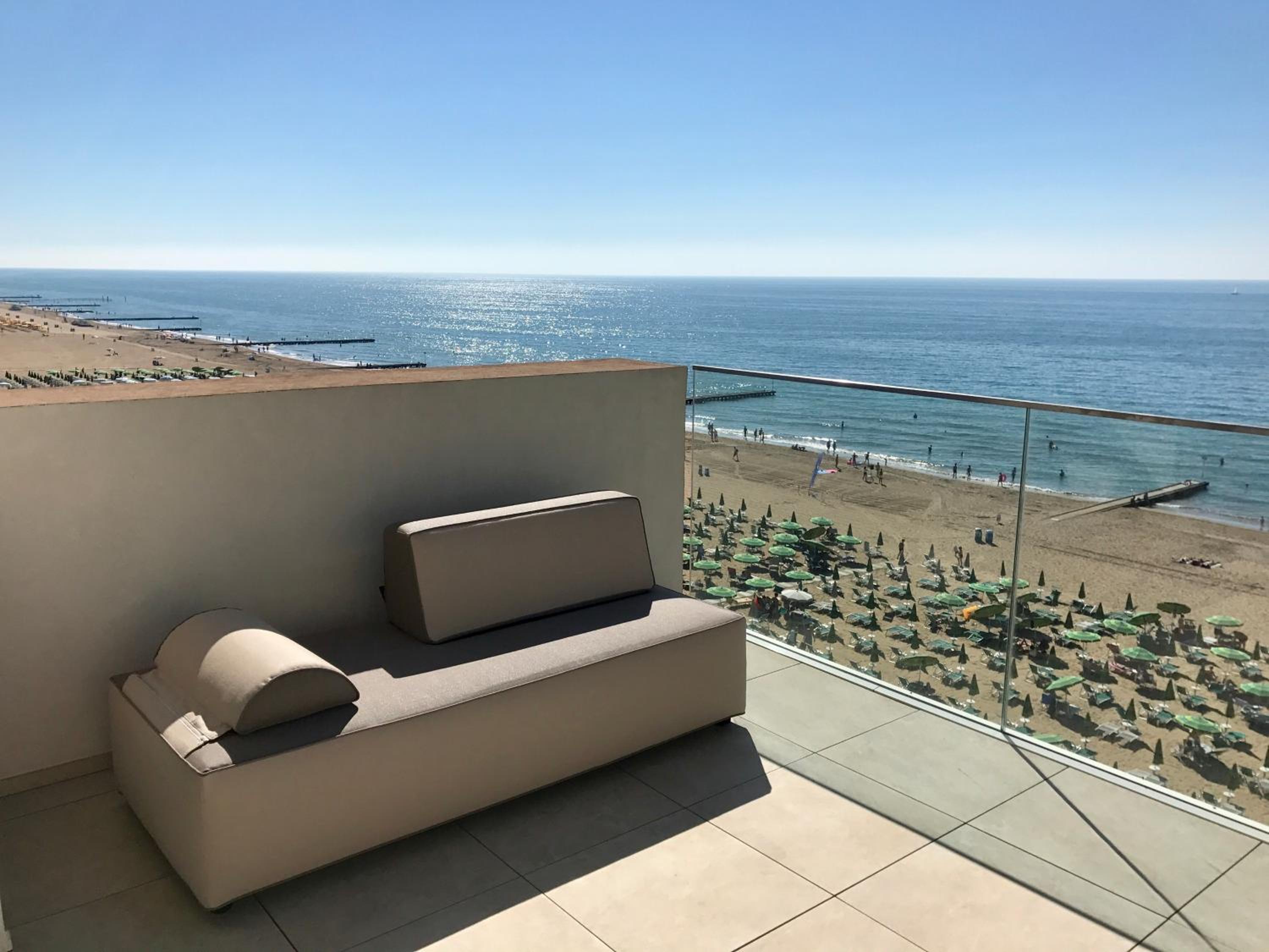 Deluxe Double or Twin Room with Sea View - Photo 12