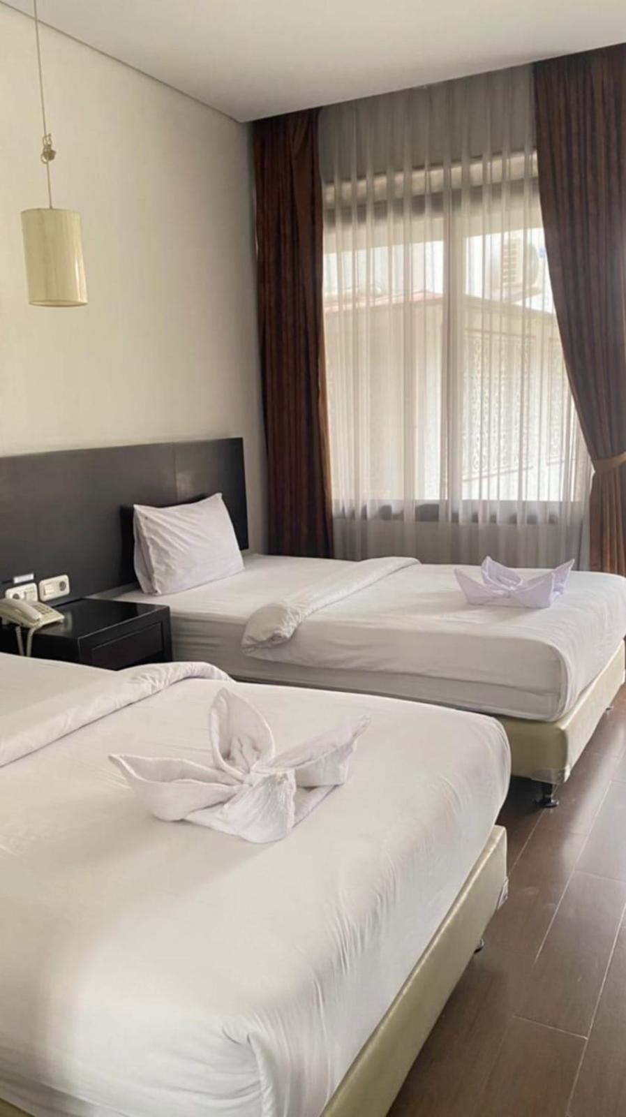 Deluxe Room (2 Adults + 1 Child) - Photo 3