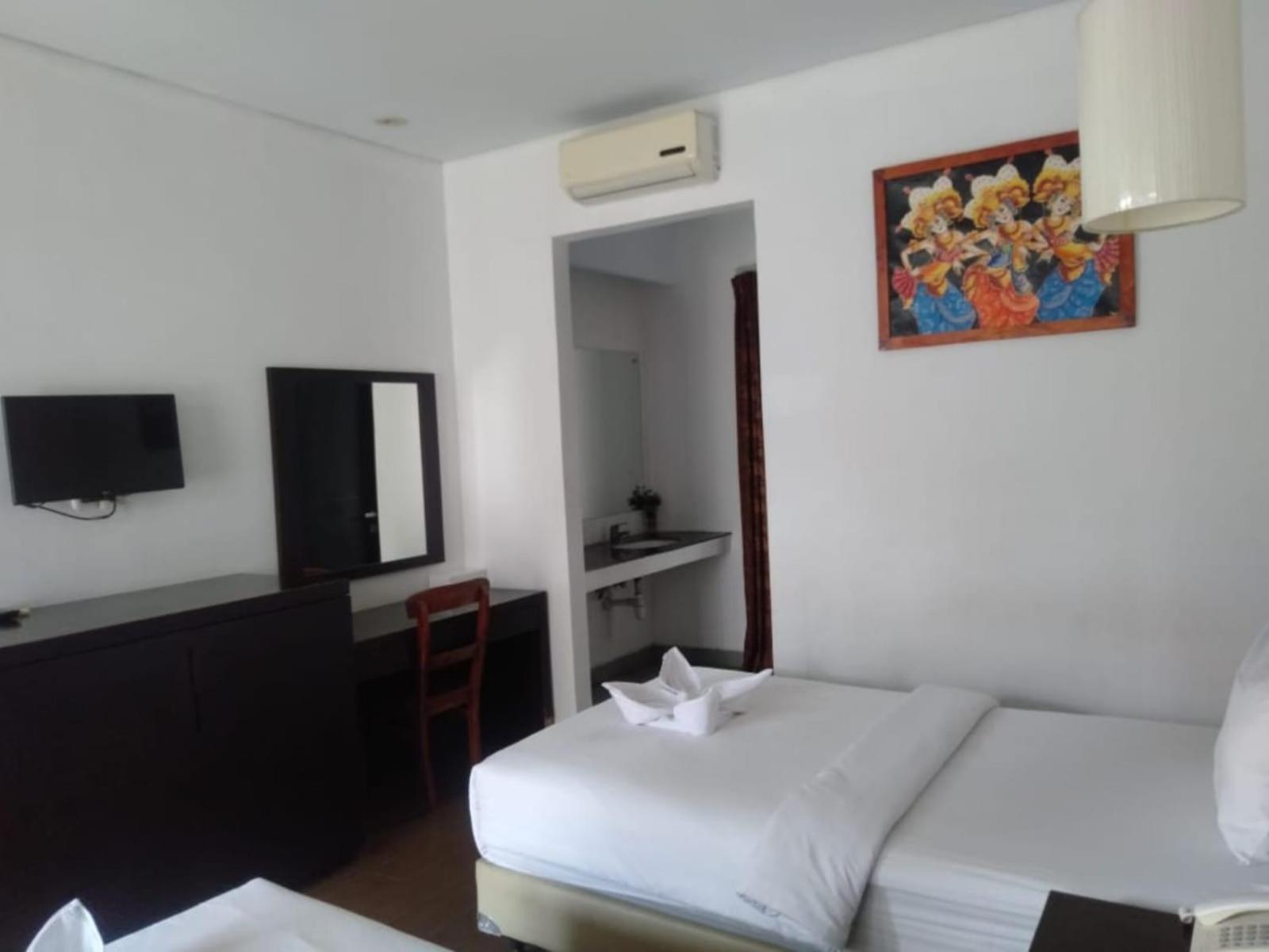 Deluxe Room (2 Adults + 1 Child) - Photo 1