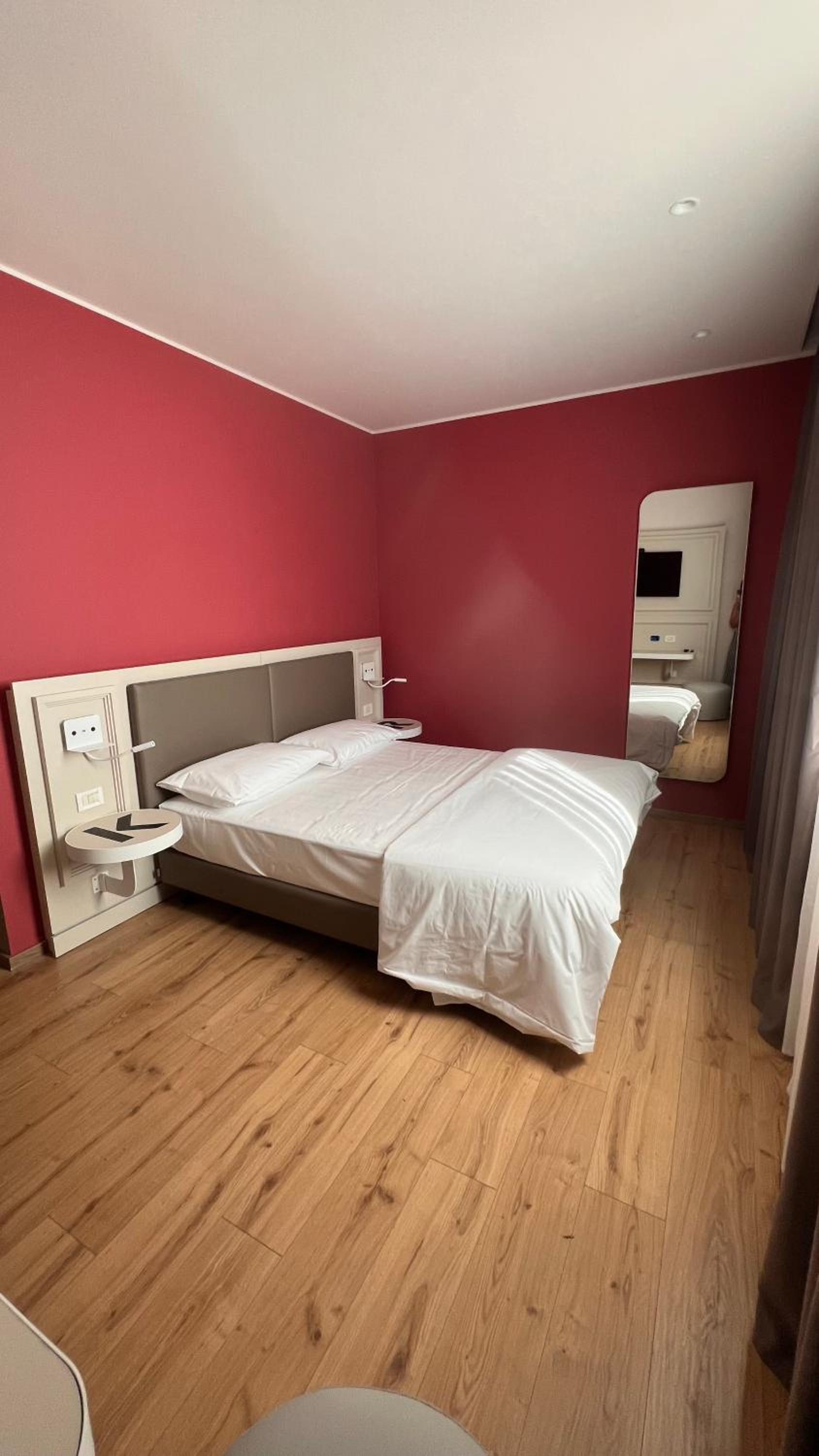 Queen Room photo 2