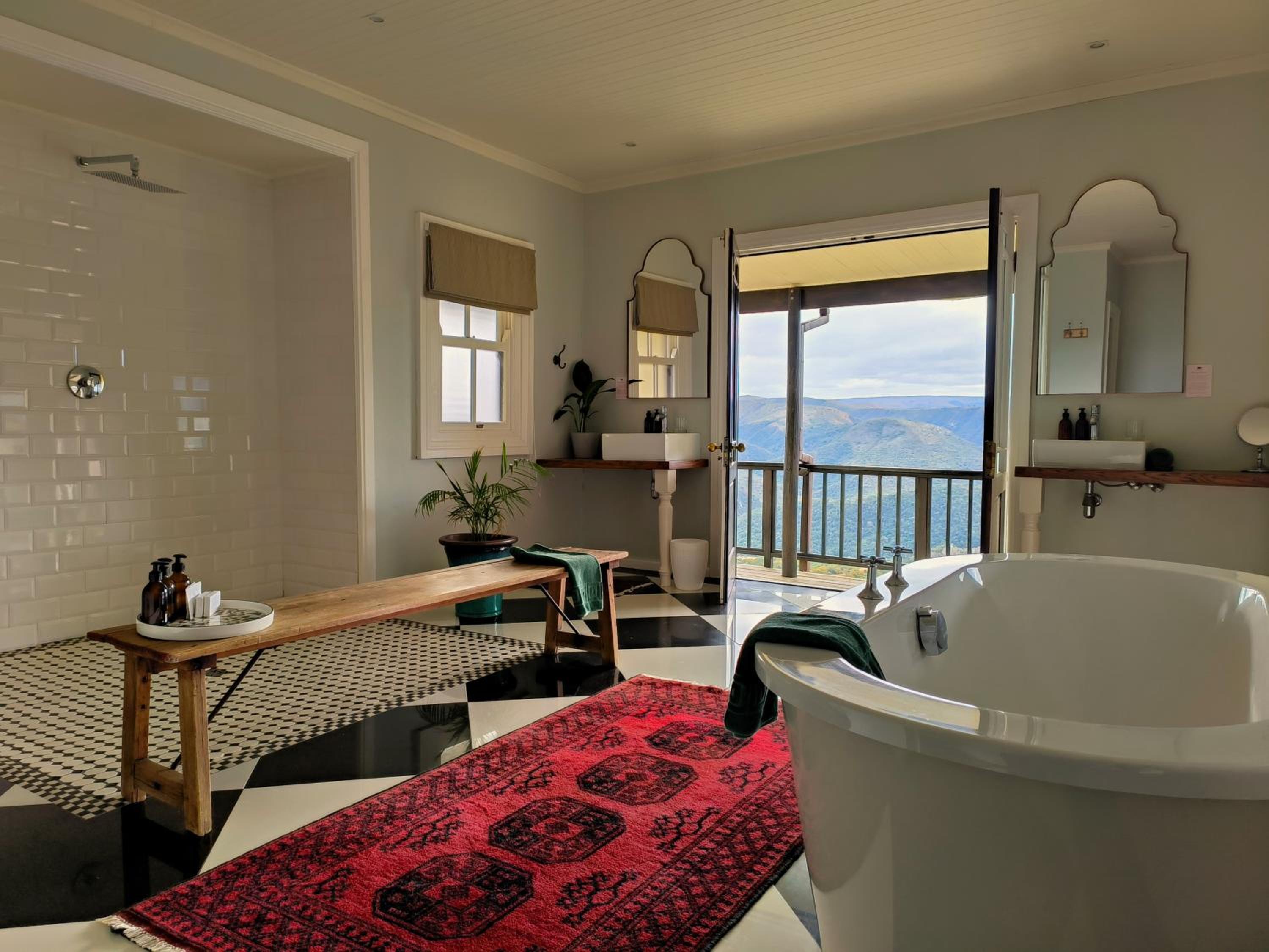 Luxury Suite - Photo 3