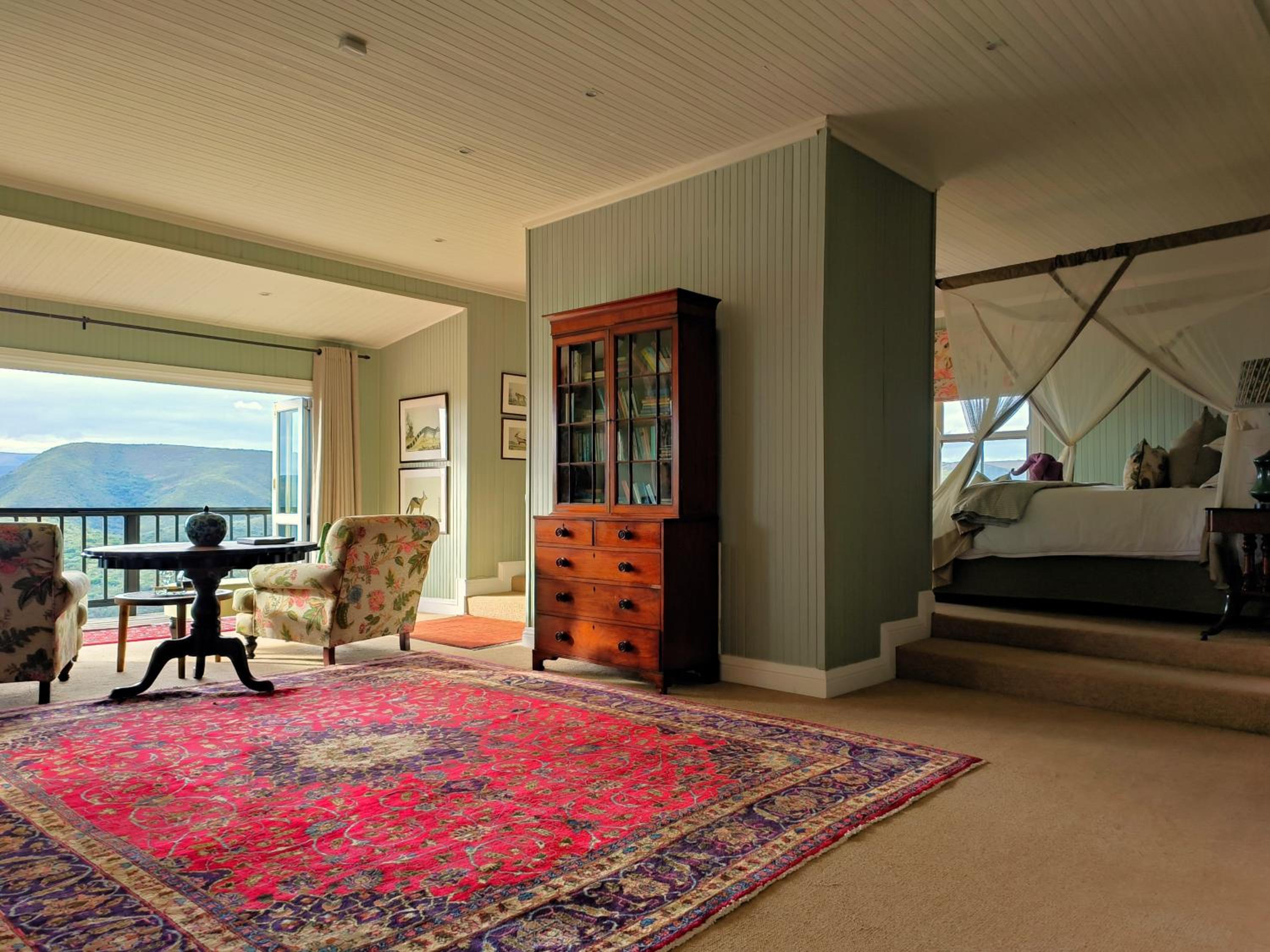 Luxury Suite - Photo 2