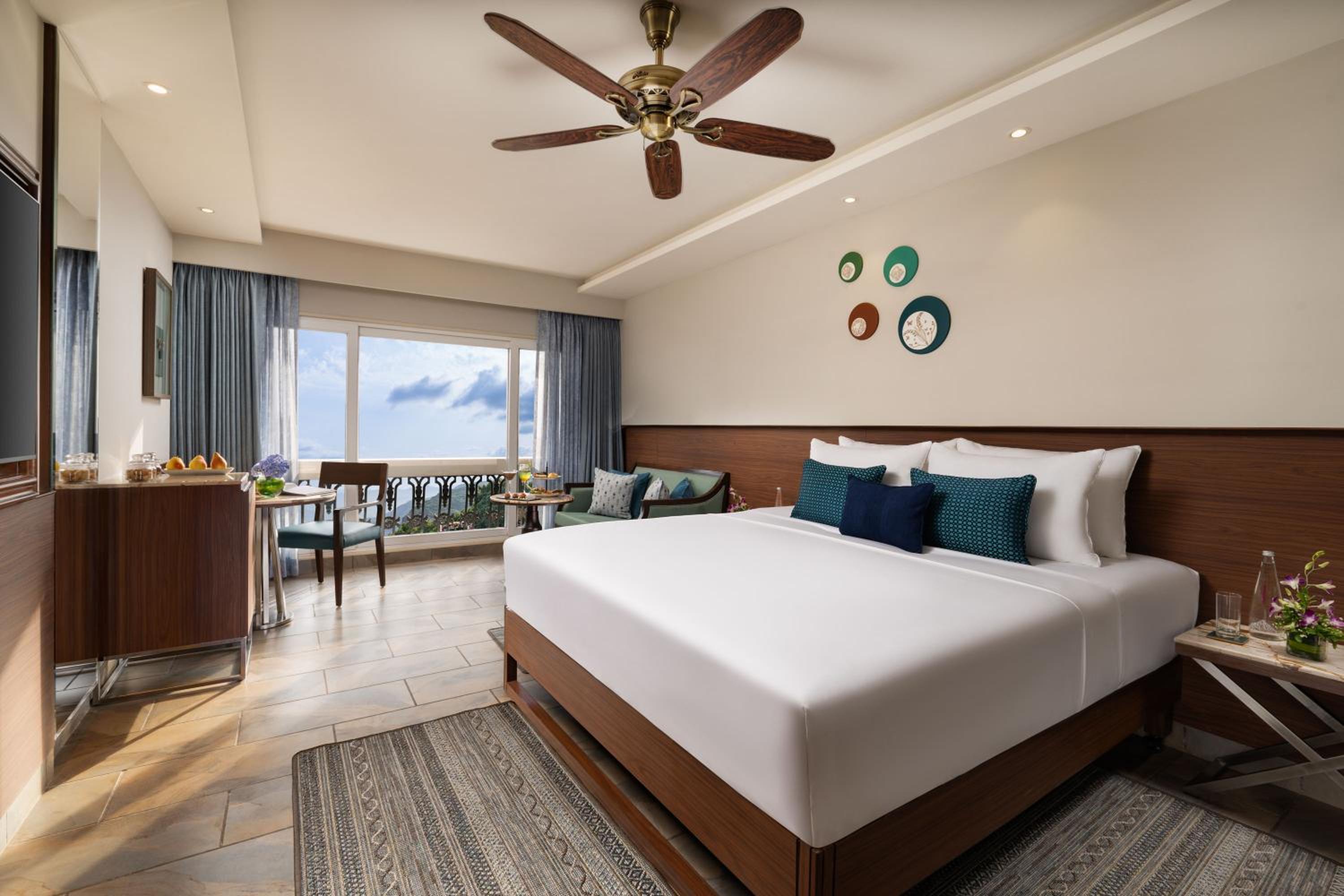 Deluxe Room King Bed with Complimentary Indoor & Outdoor Activities photo 1