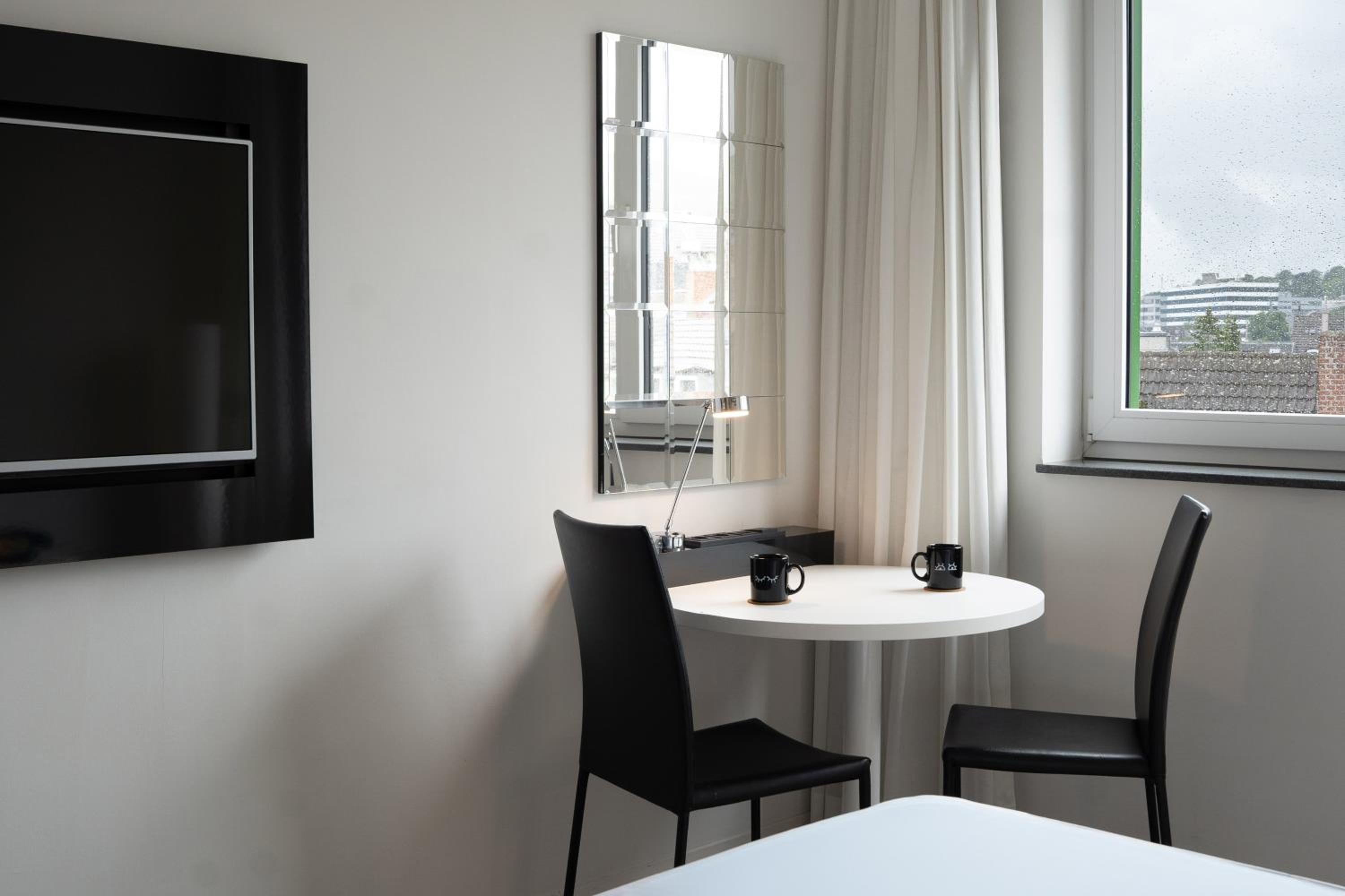 The INNSIDE Room thumbnail 6
