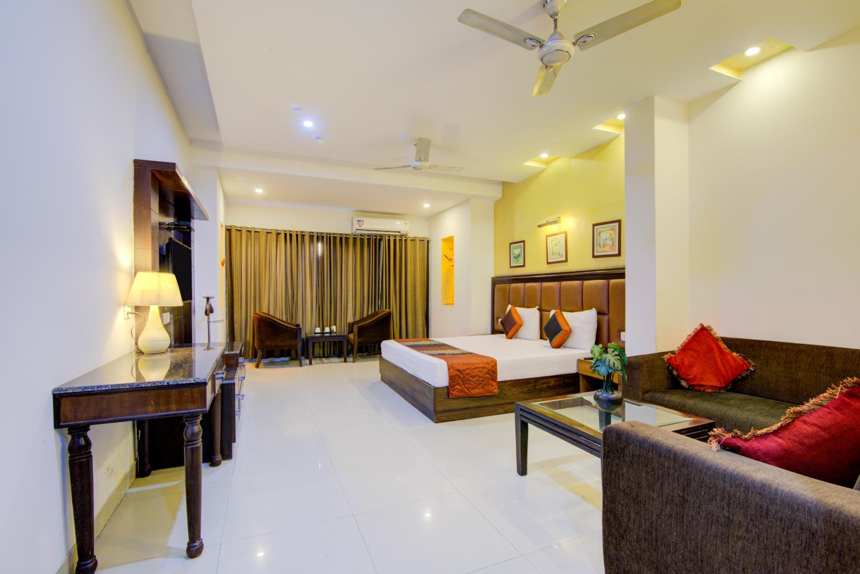 Deluxe Suite