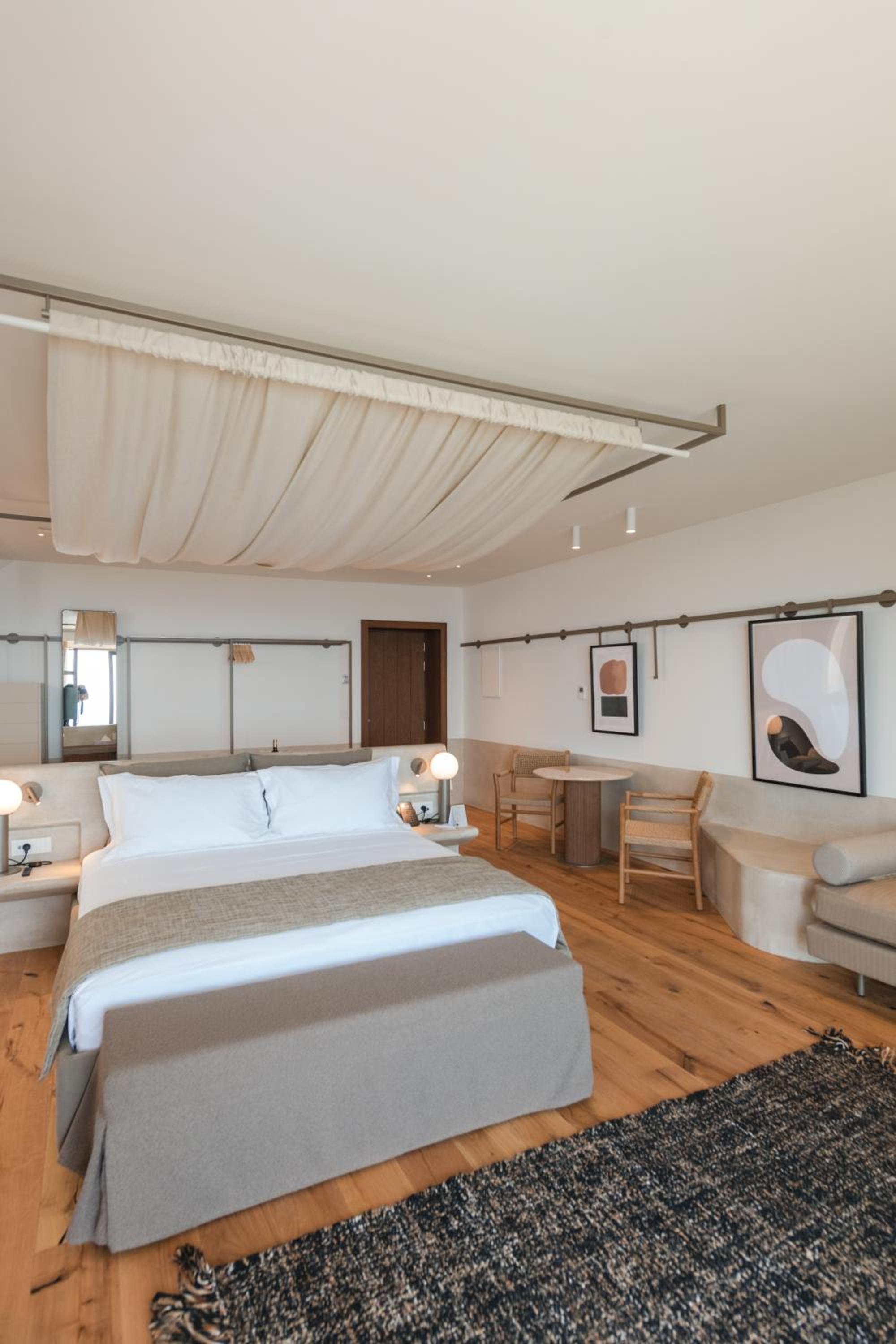 Premier Jacuzzi Suite photo 2