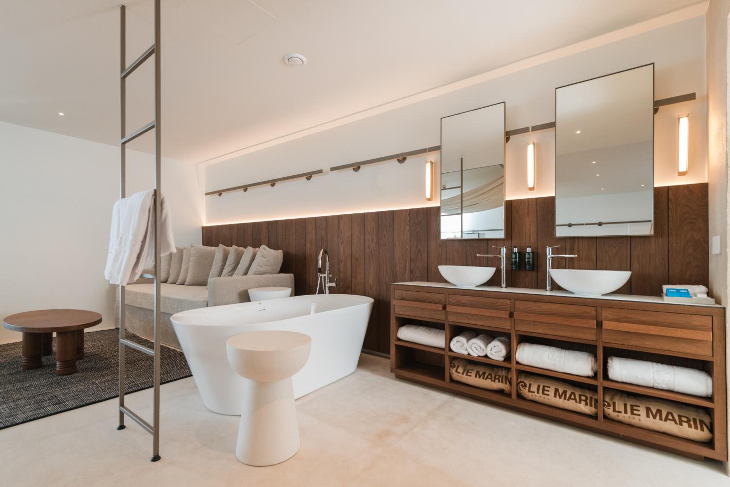 Premier Jacuzzi Suite