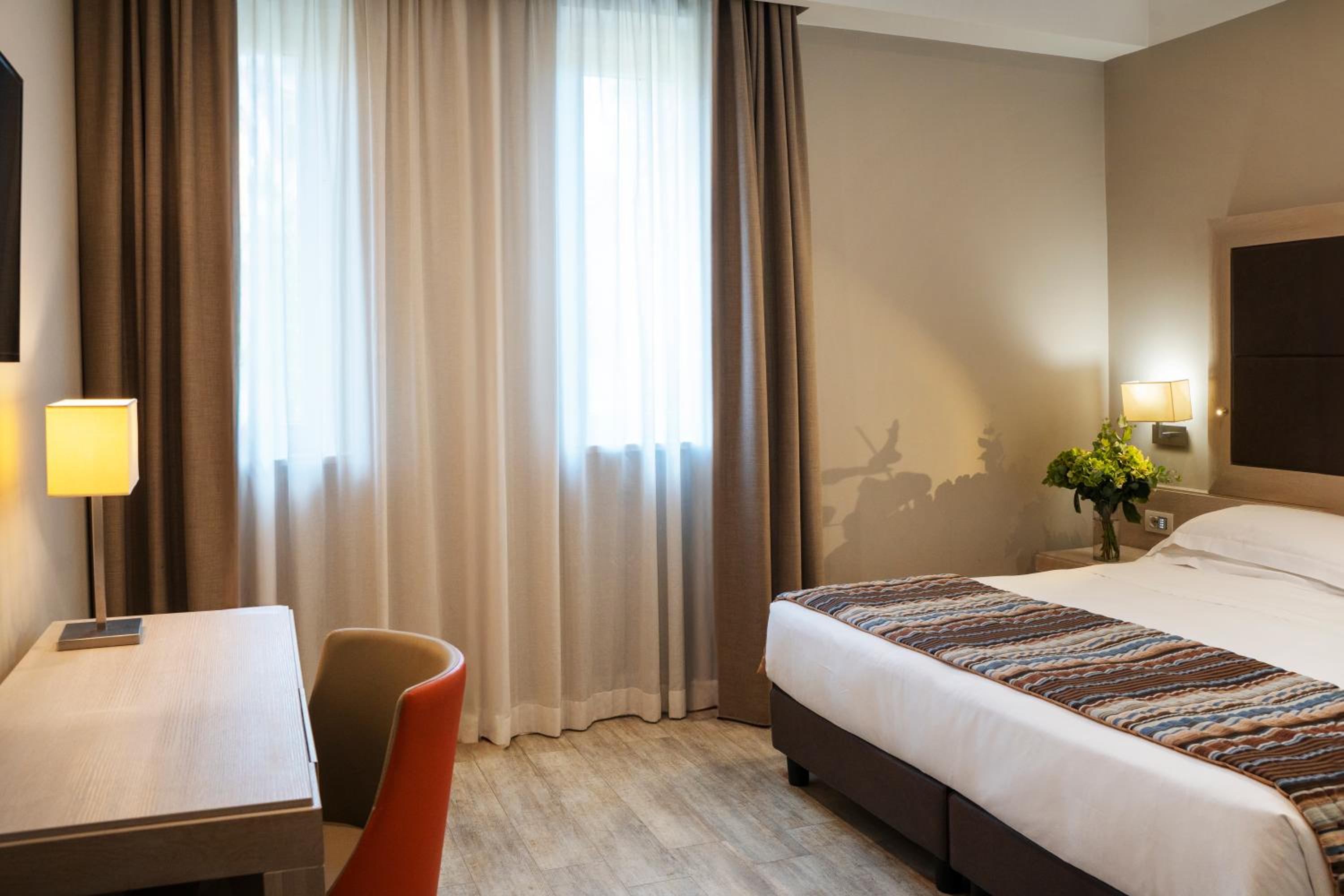 Deluxe Double or Twin Room photo 2