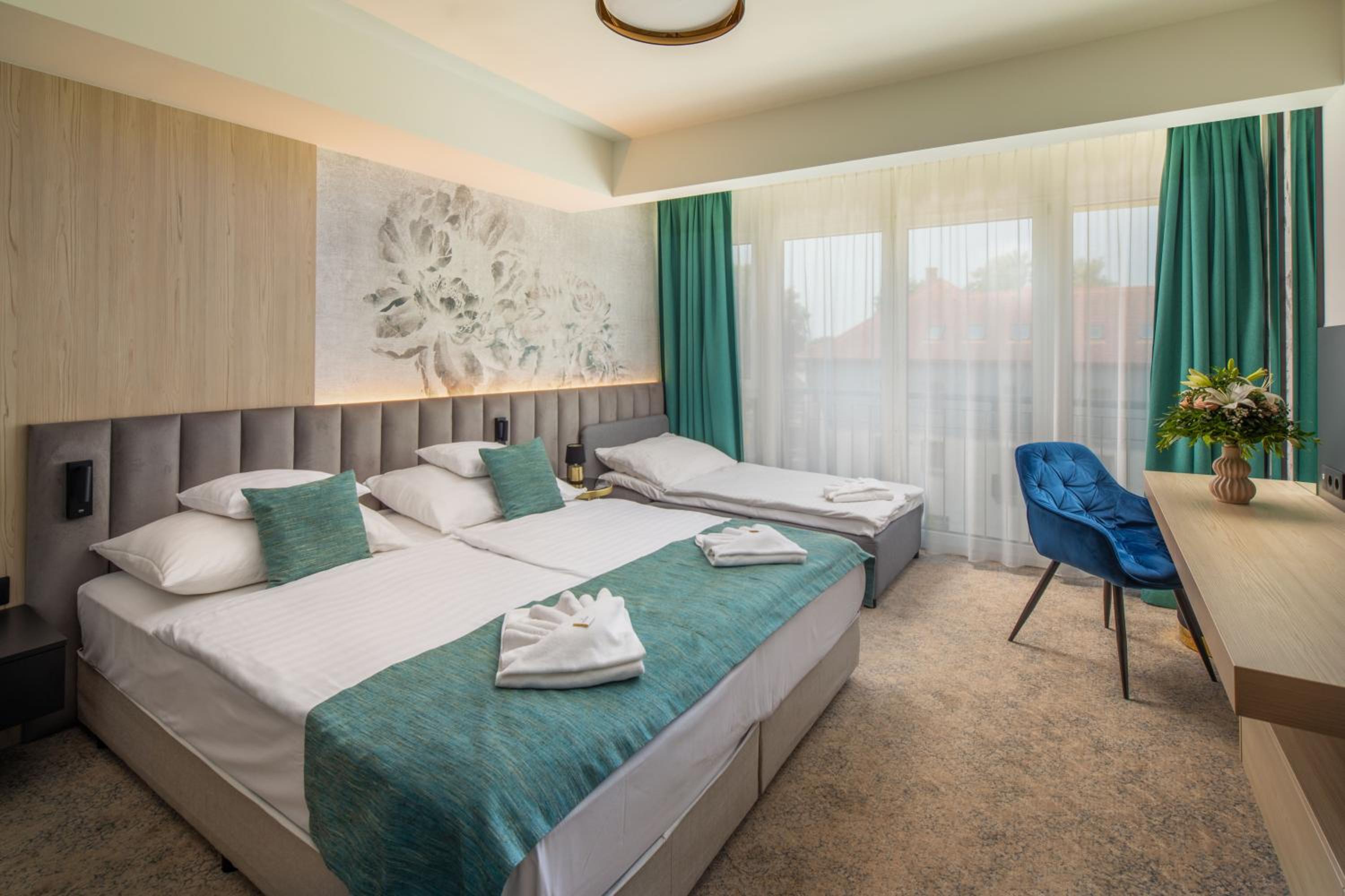 Double or Twin Room with Extra Bed photo 2