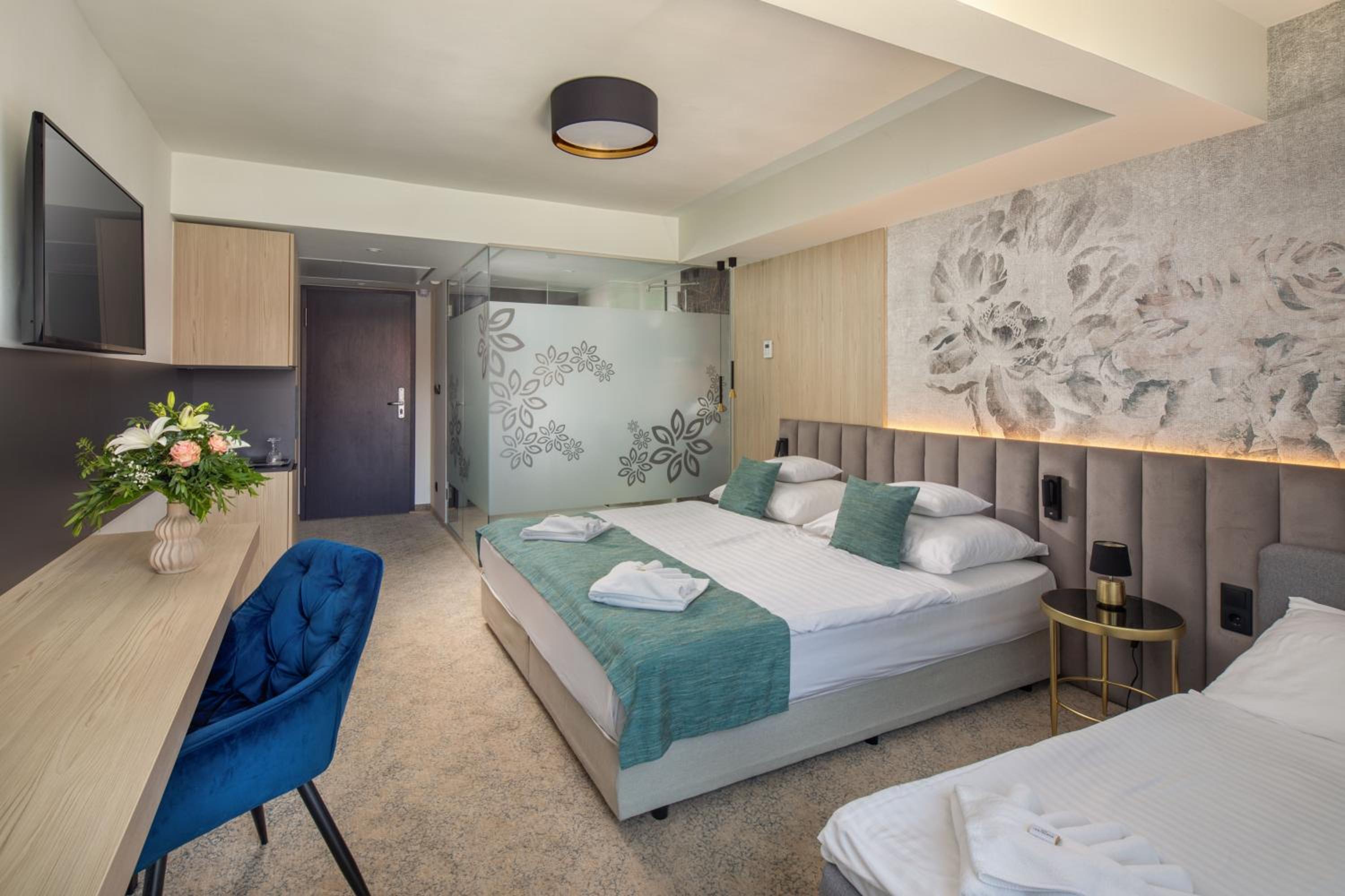 Double or Twin Room with Extra Bed photo 3