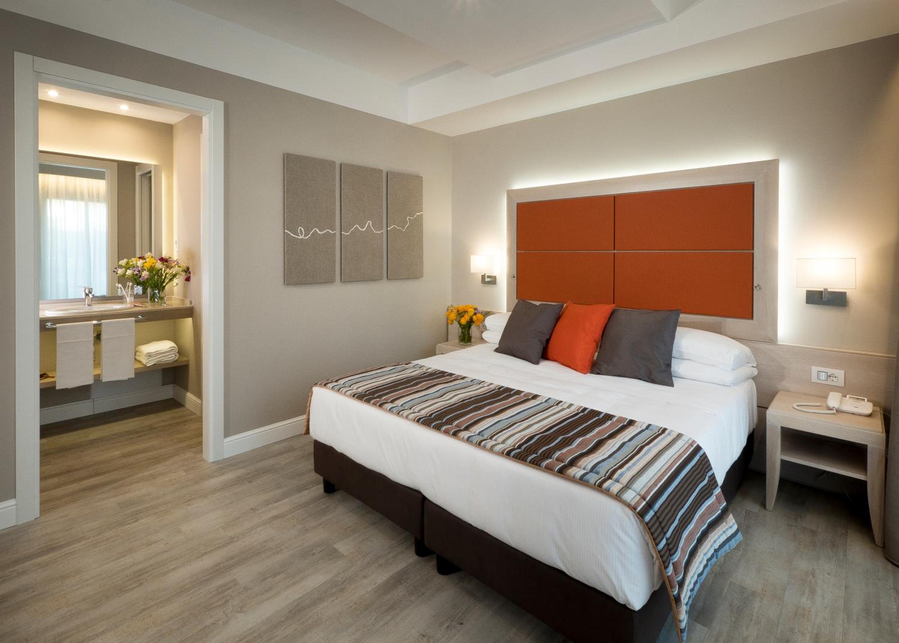Deluxe Double or Twin Room photo 3