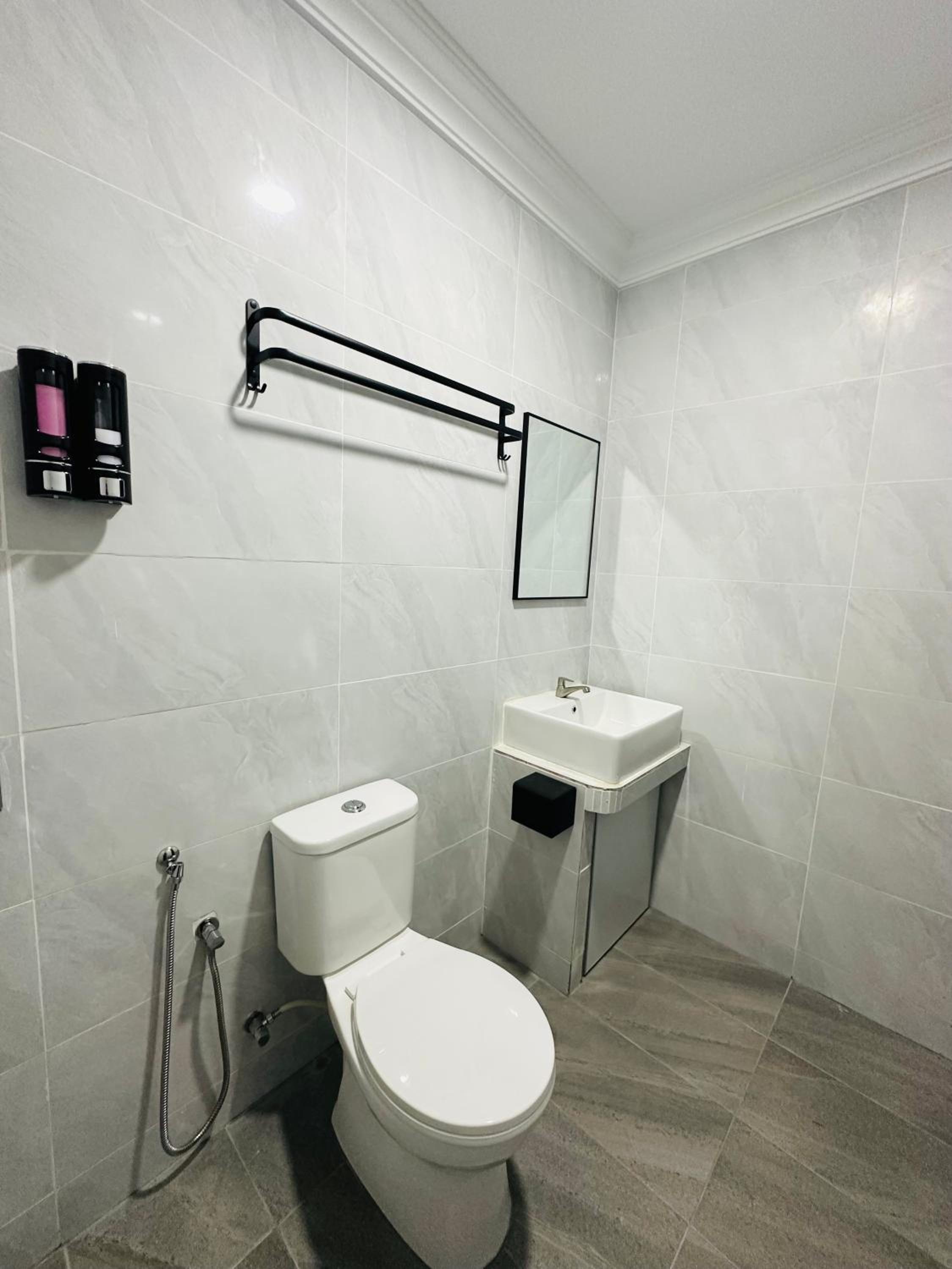 Deluxe Family Suite - Photo 13