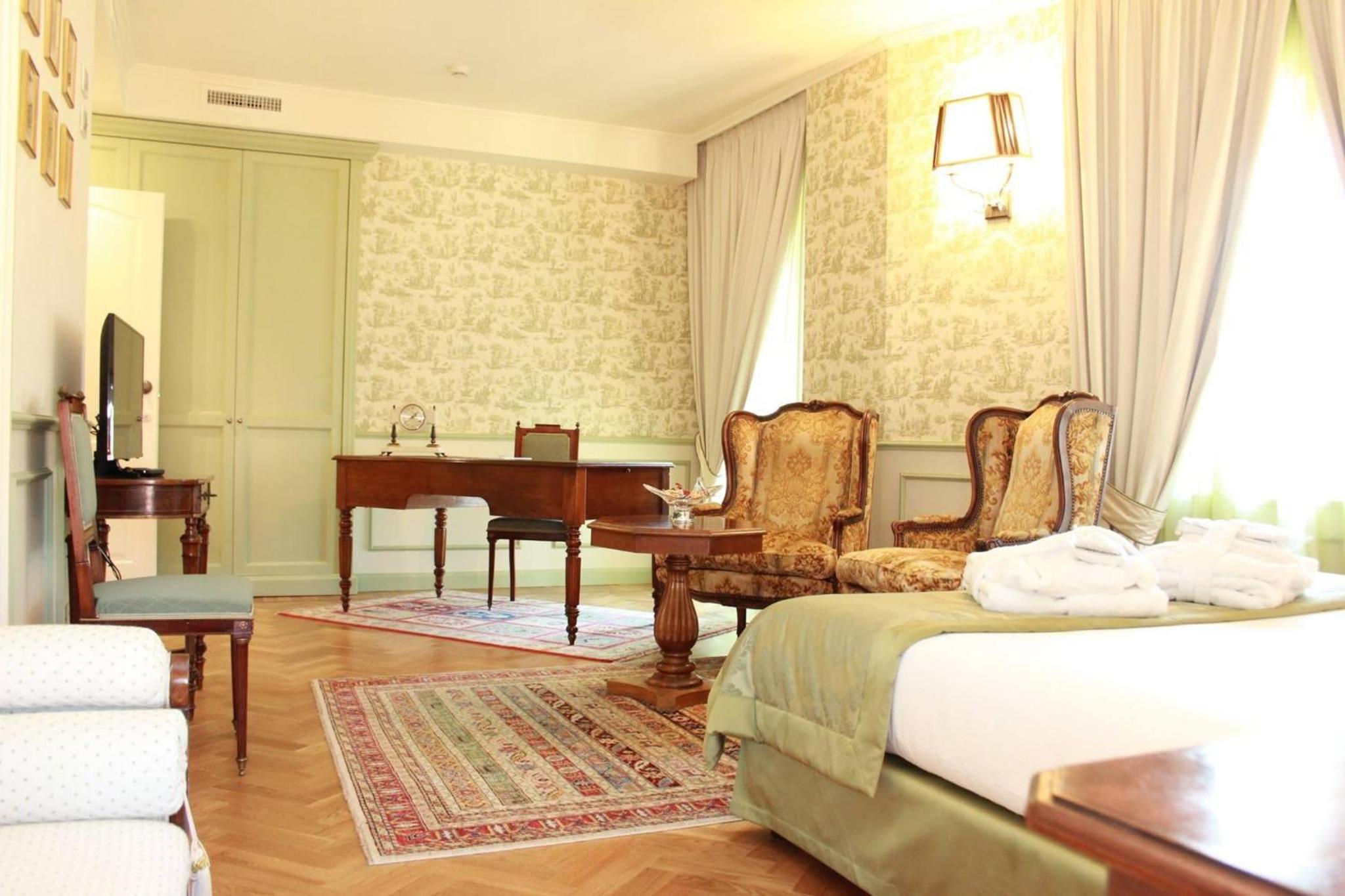 Deluxe Double Room - Photo 1