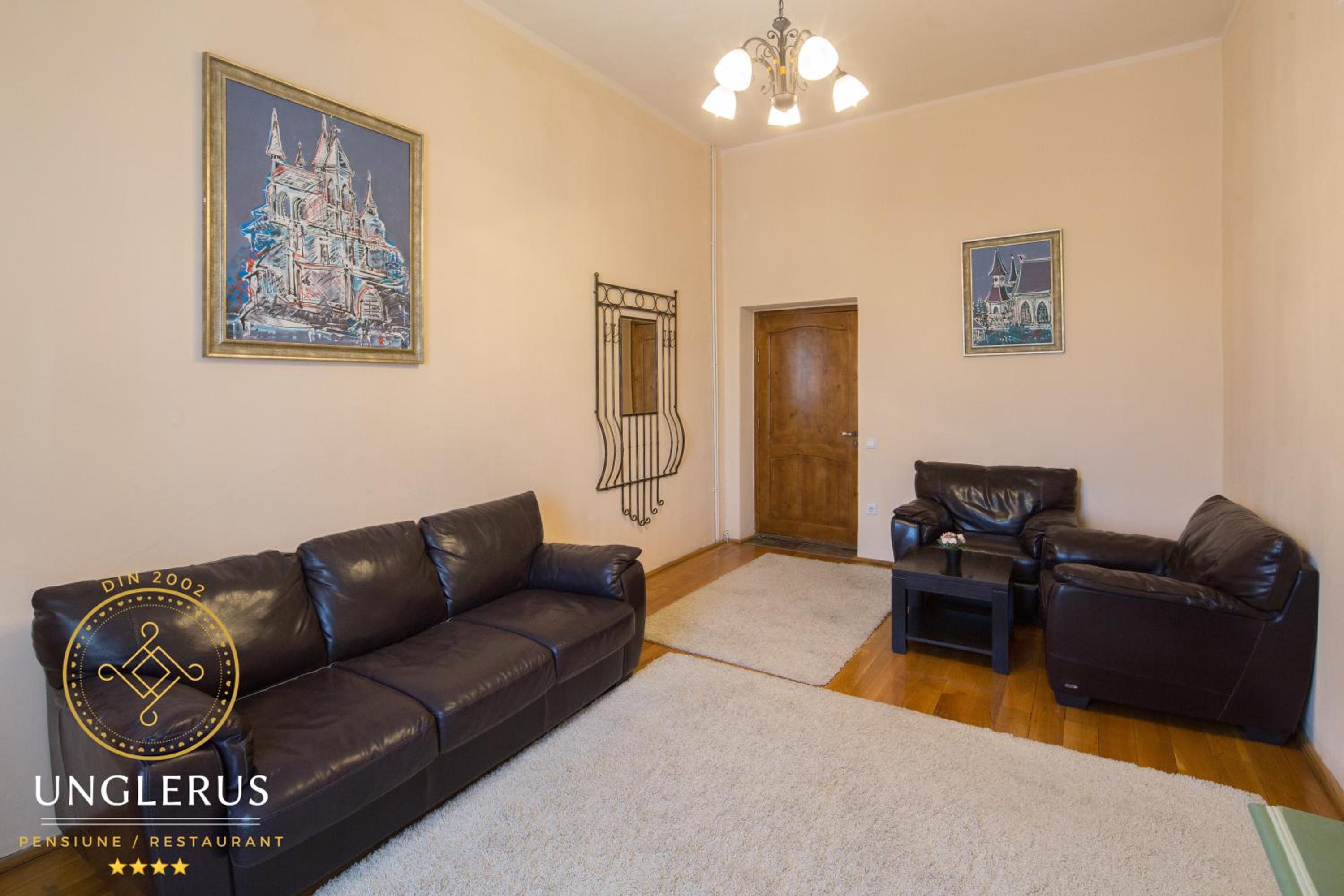 Deluxe King Suite photo 2