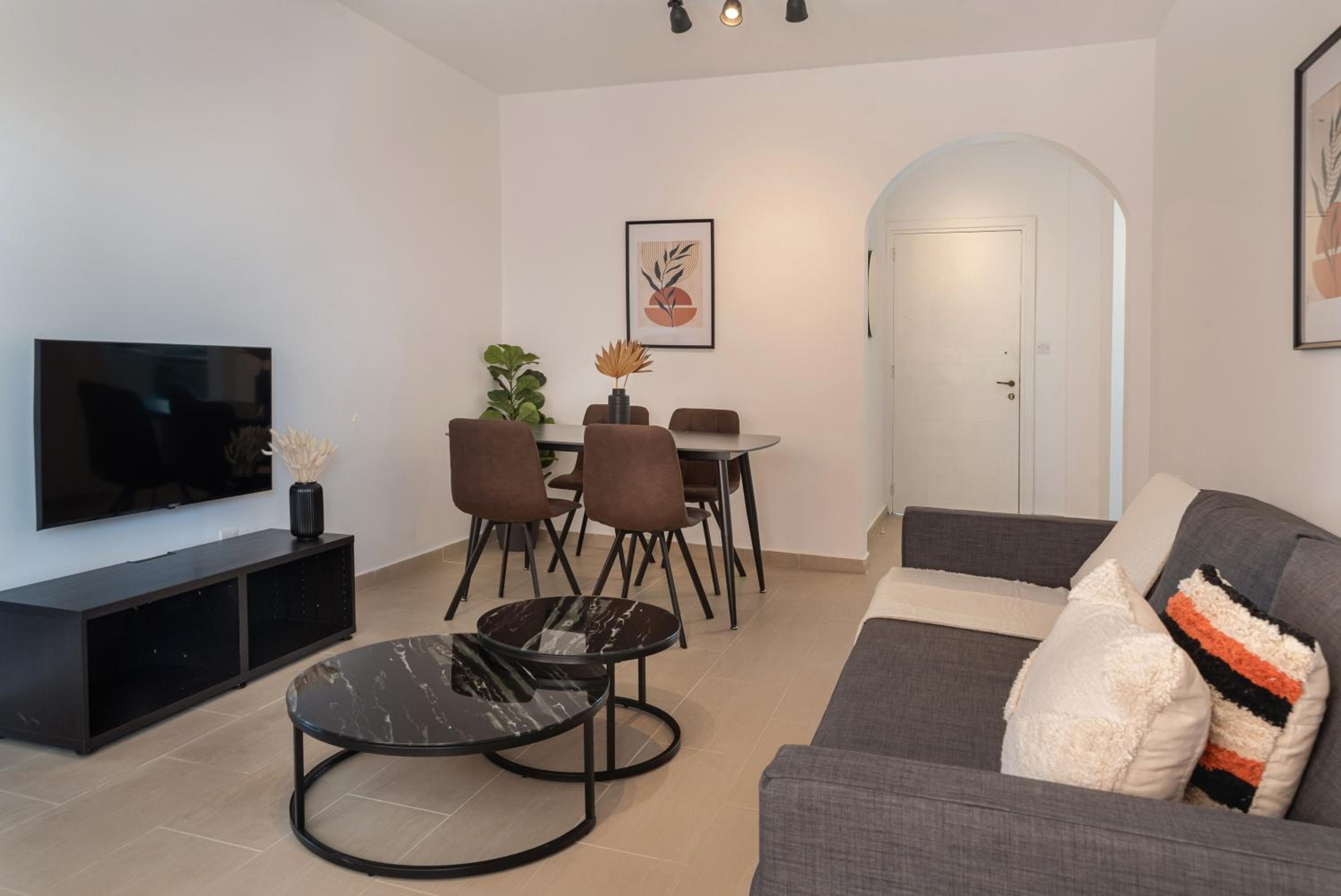 One-Bedroom Apartment photo 2