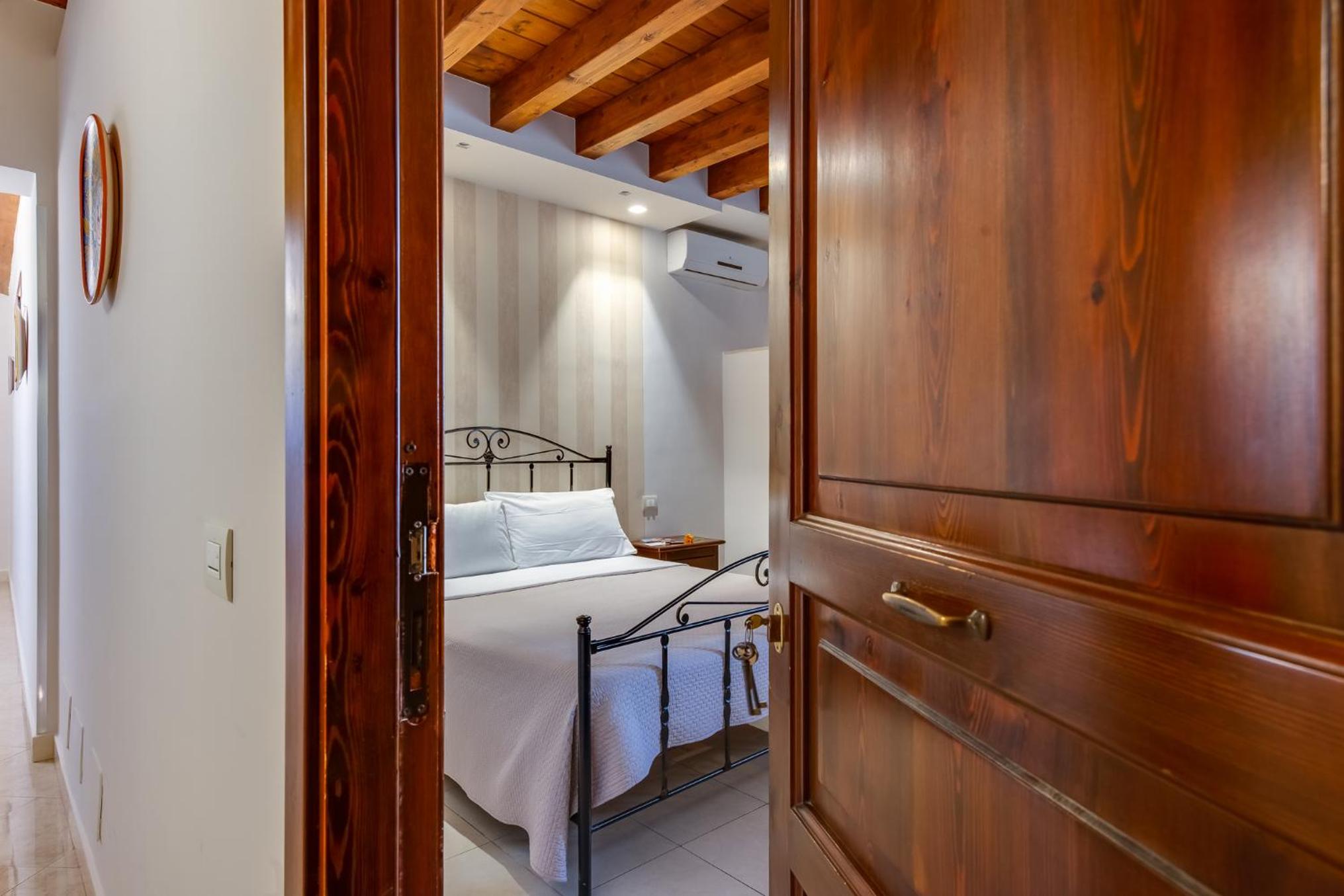Double or Twin Room - Photo 2