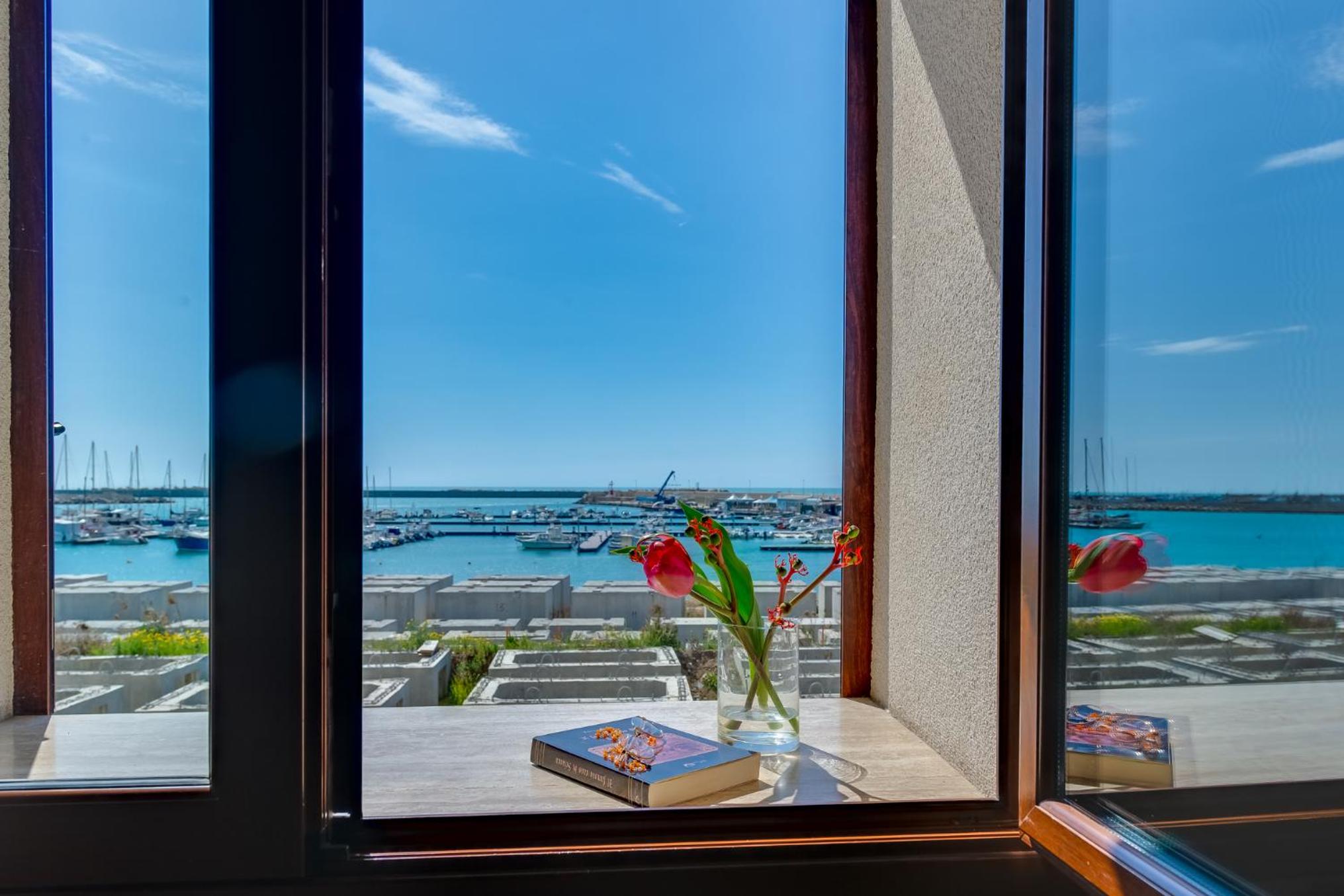 Double or Twin Room with Sea View - Photo 3