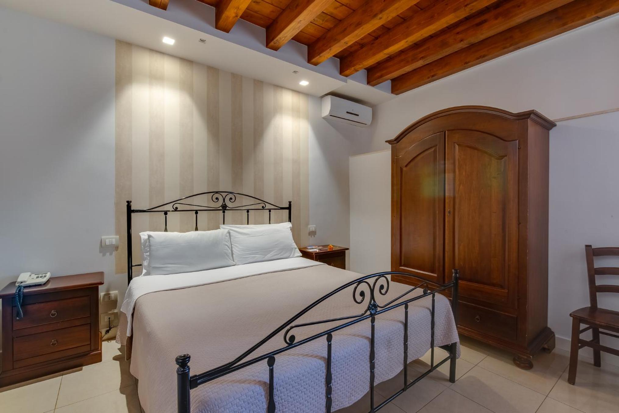 Double or Twin Room - Photo 1