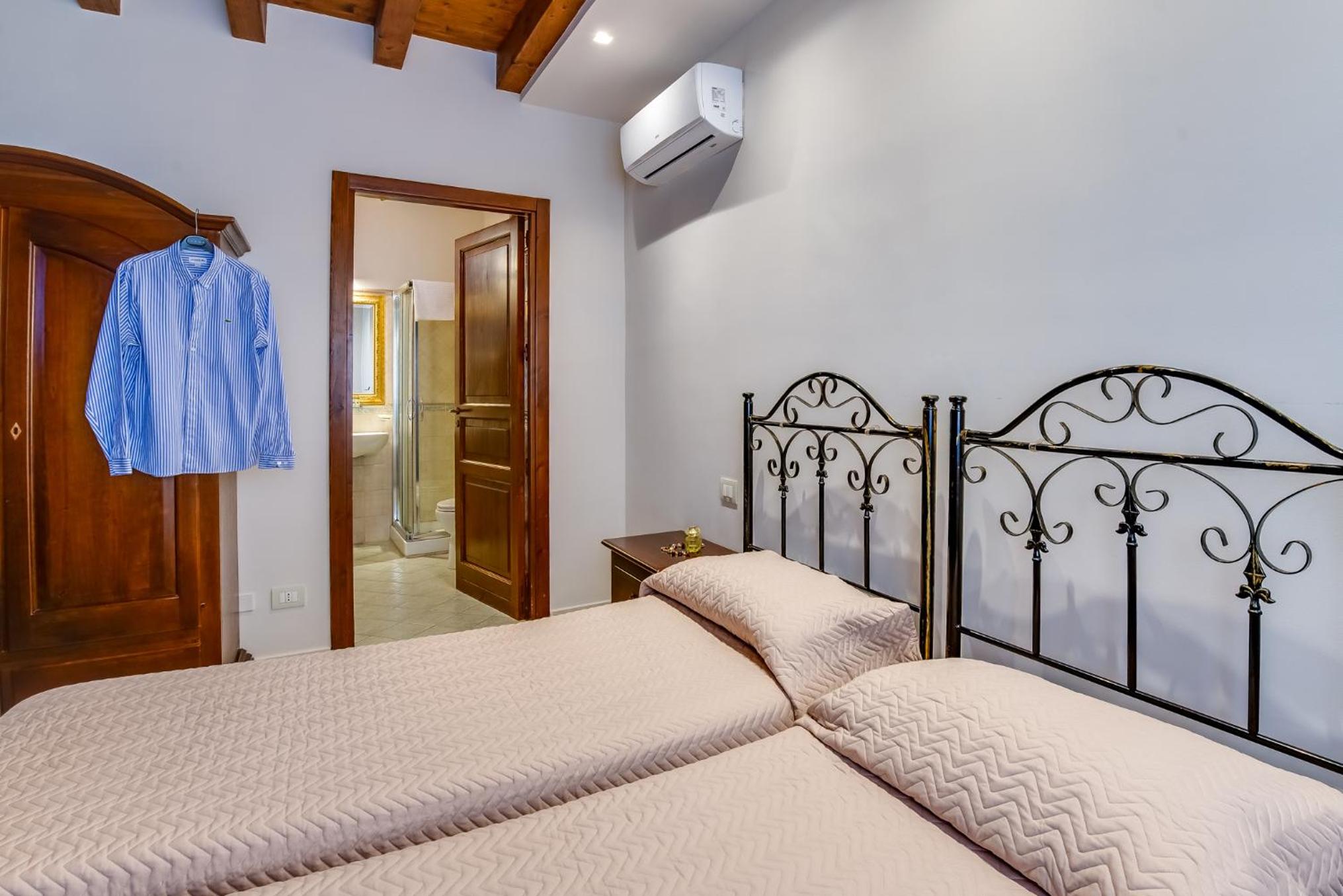 Double or Twin Room - Photo 3