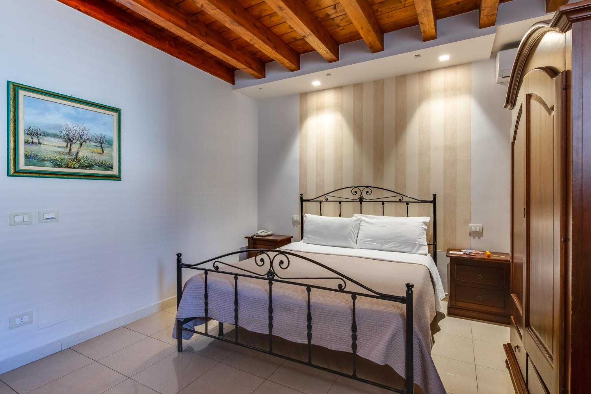 Double or Twin Room - Photo 8