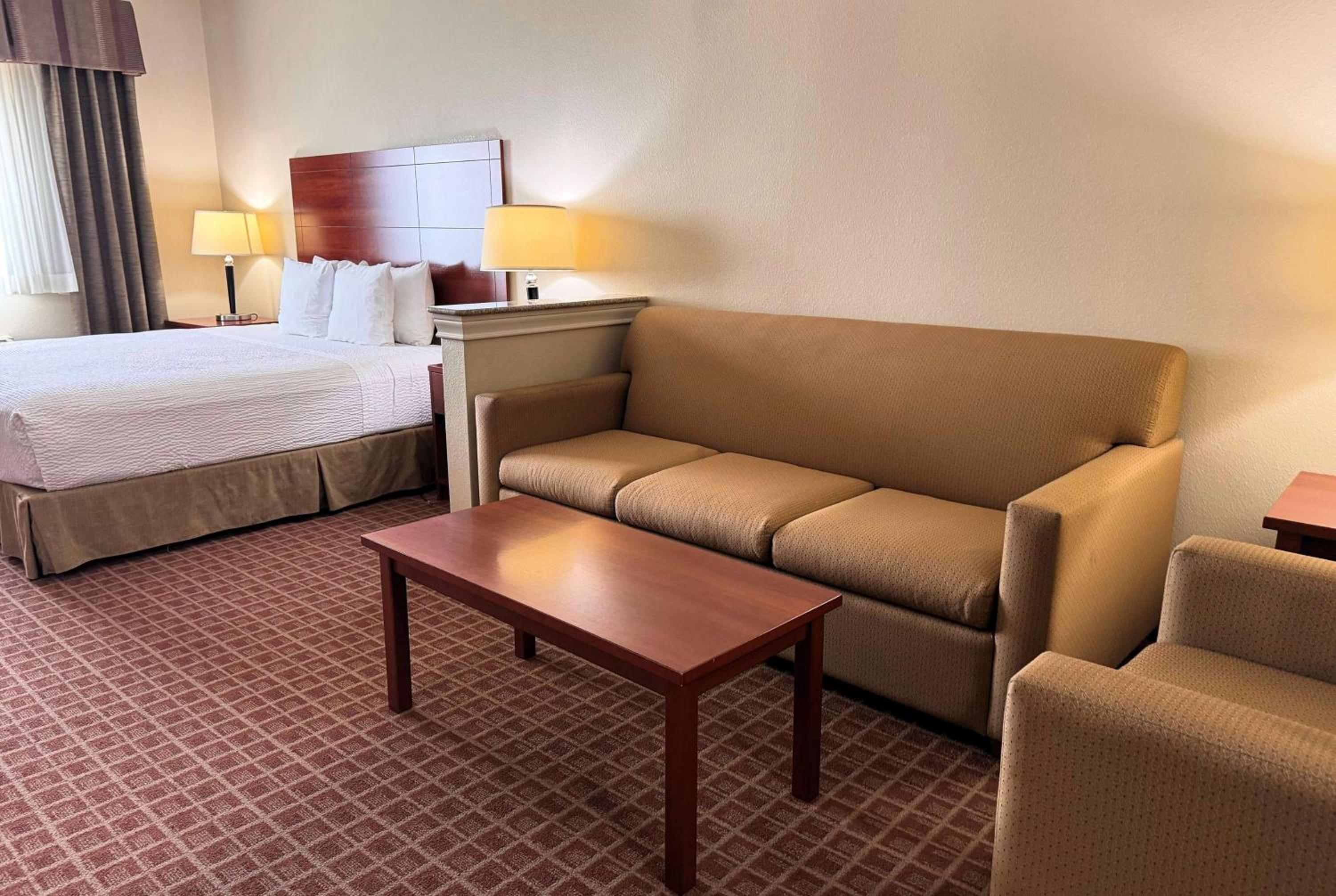 King Suite with Sofa Bed - Non-Smoking - Photo 1