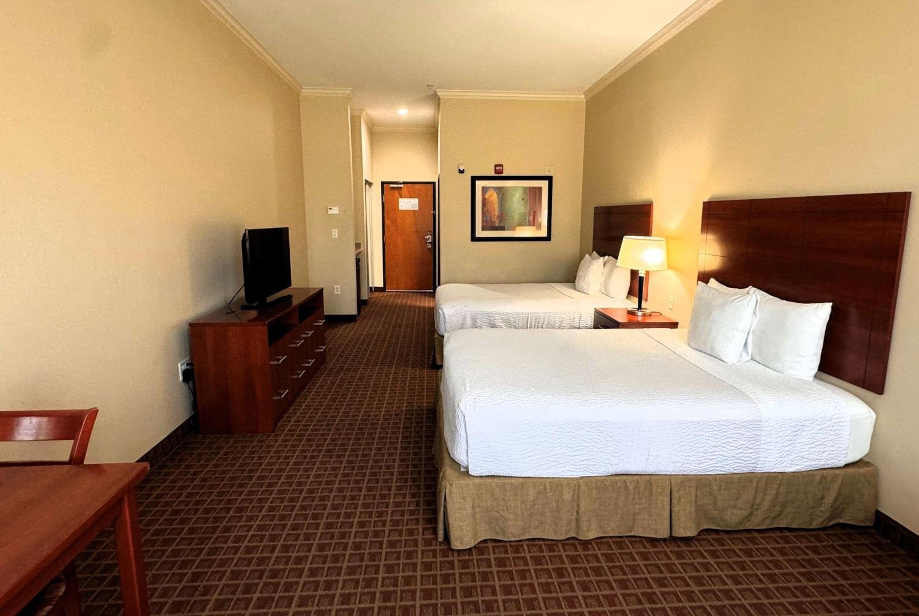 Queen Room with Two Queen Beds - Disability Access - Non-Smoking - Photo 1
