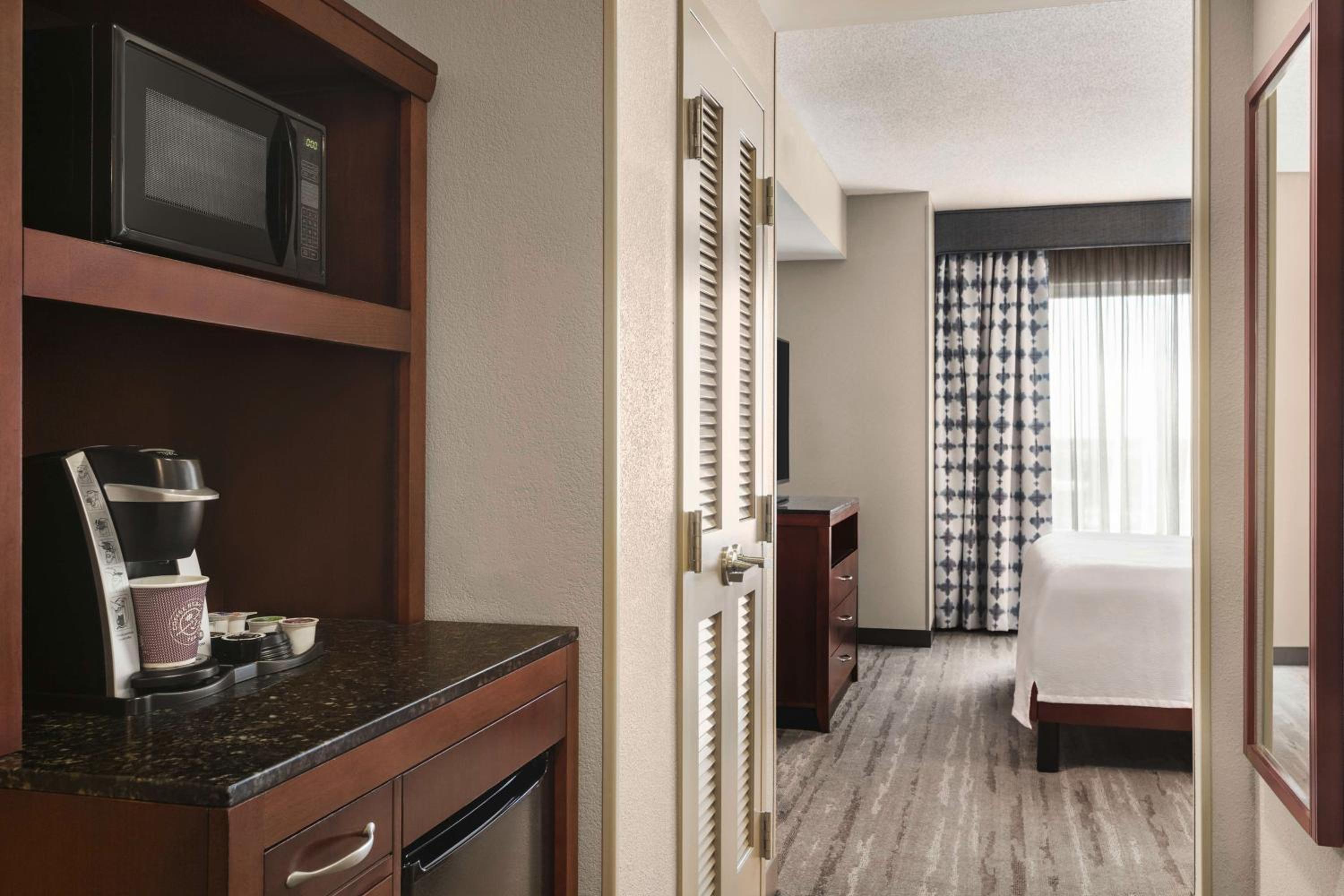 Junior King Suite with Seating Area - Photo 1