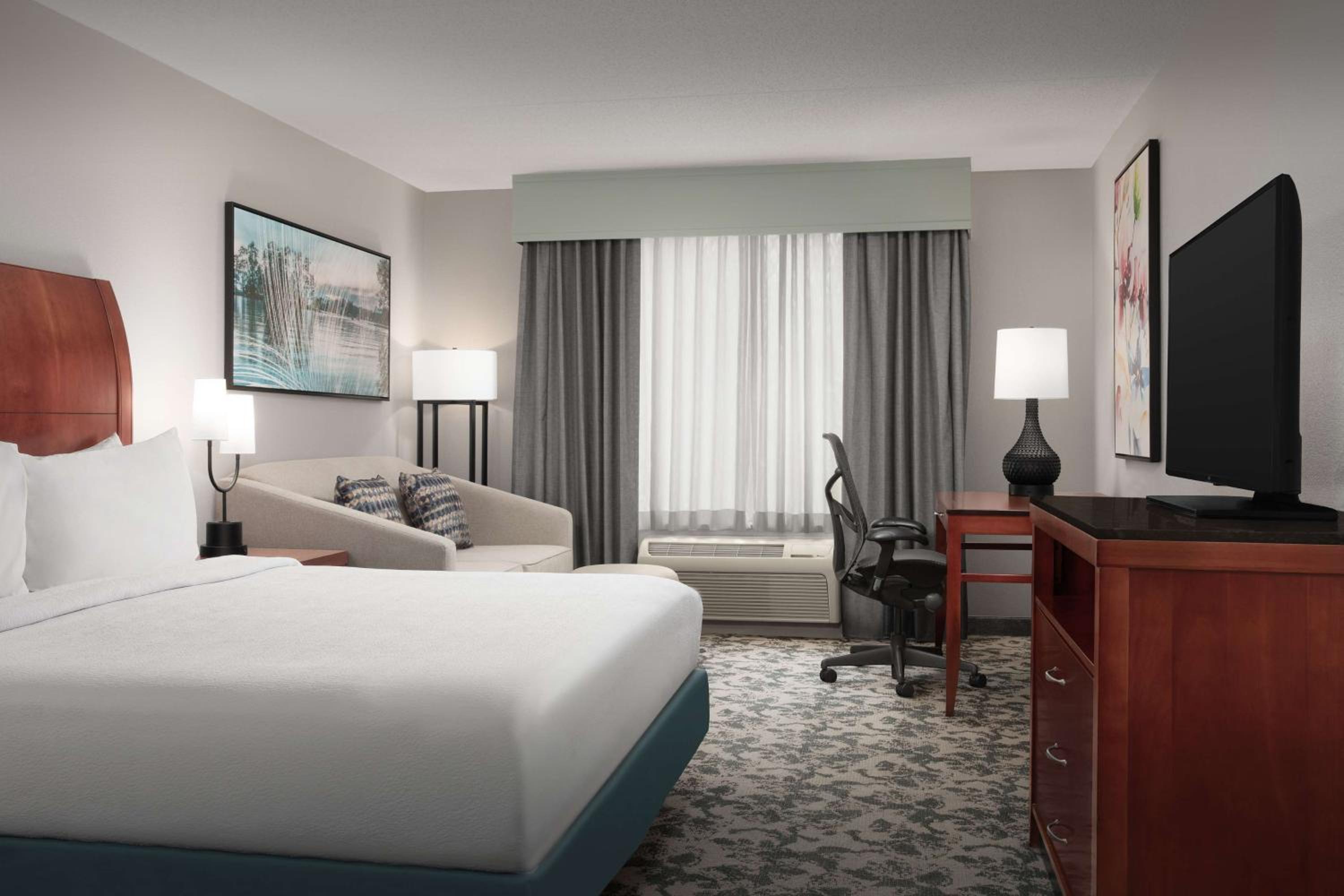 King Room with Whirlpool - Photo 2