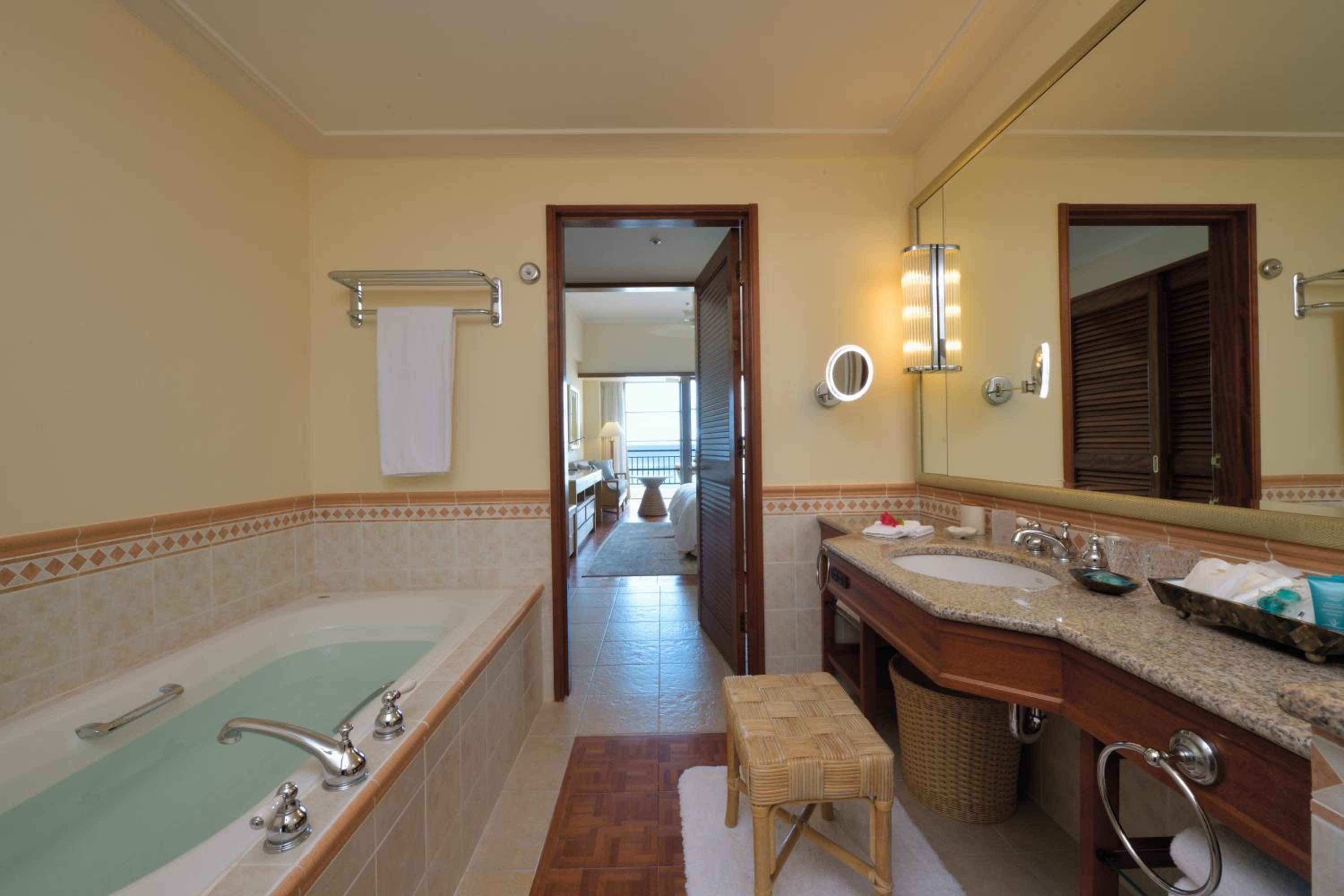 Deluxe Elegant Ocean Front