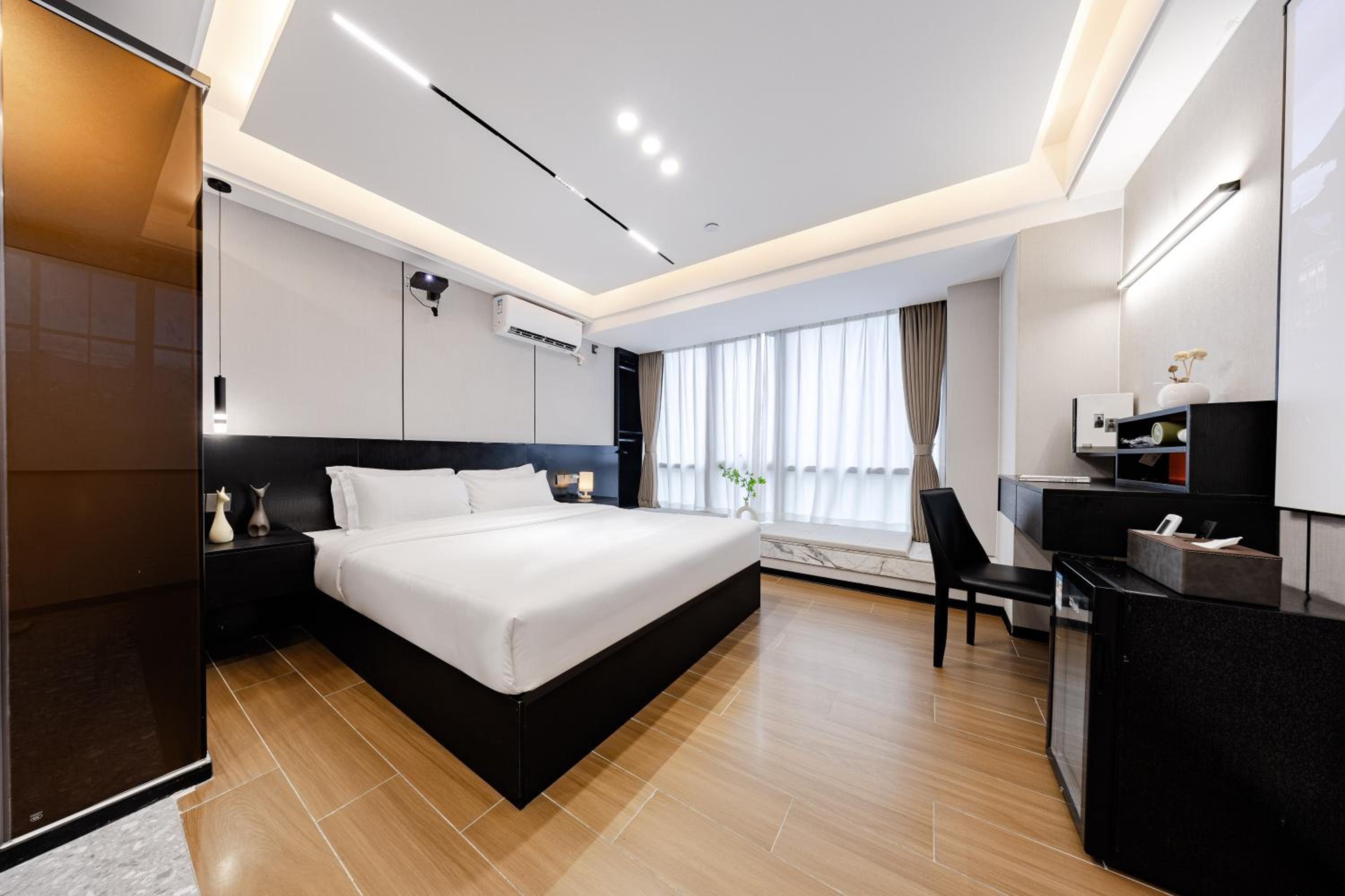 Premium Queen Room