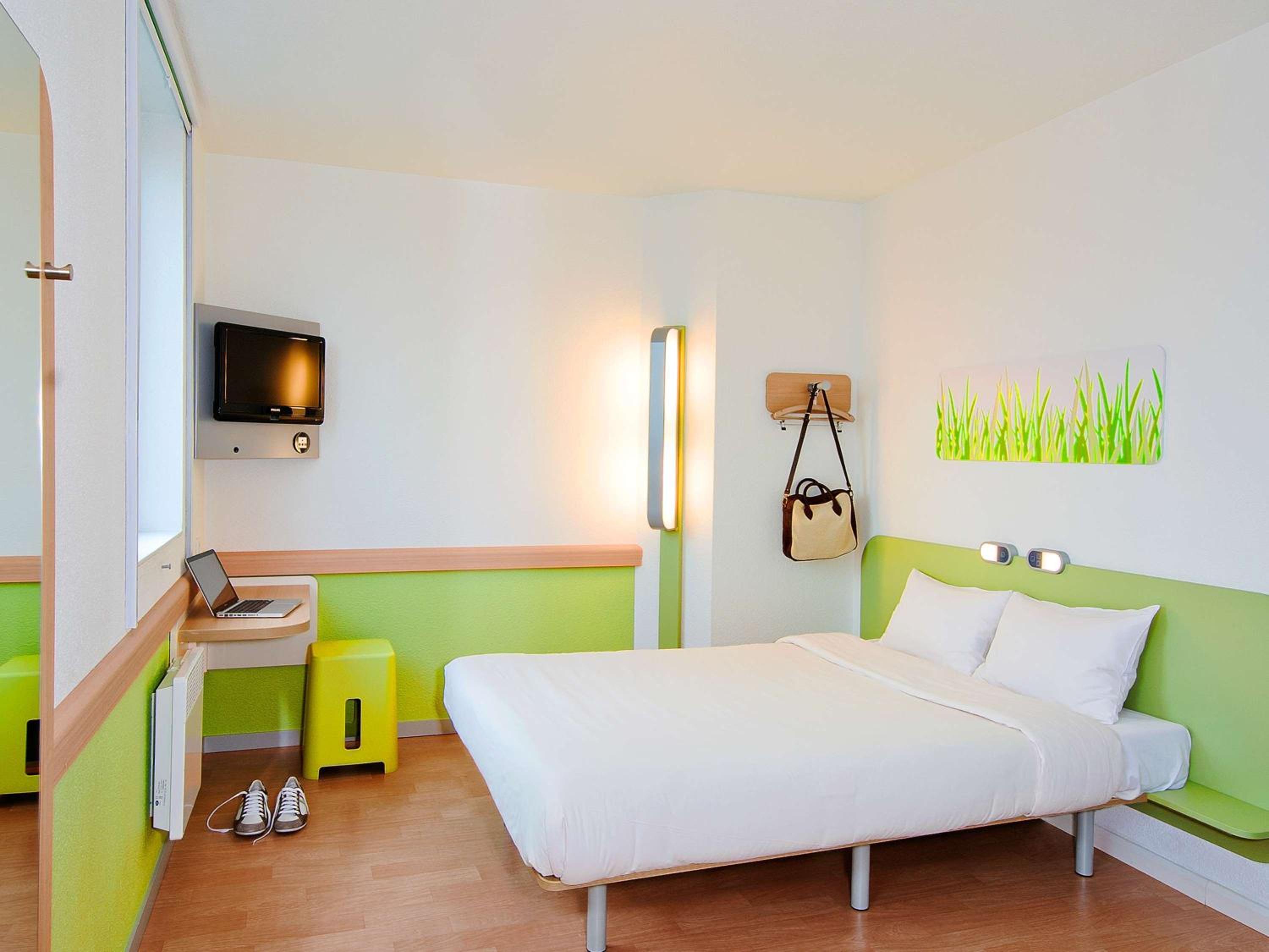 Standard Double Room - City Side - Photo 6