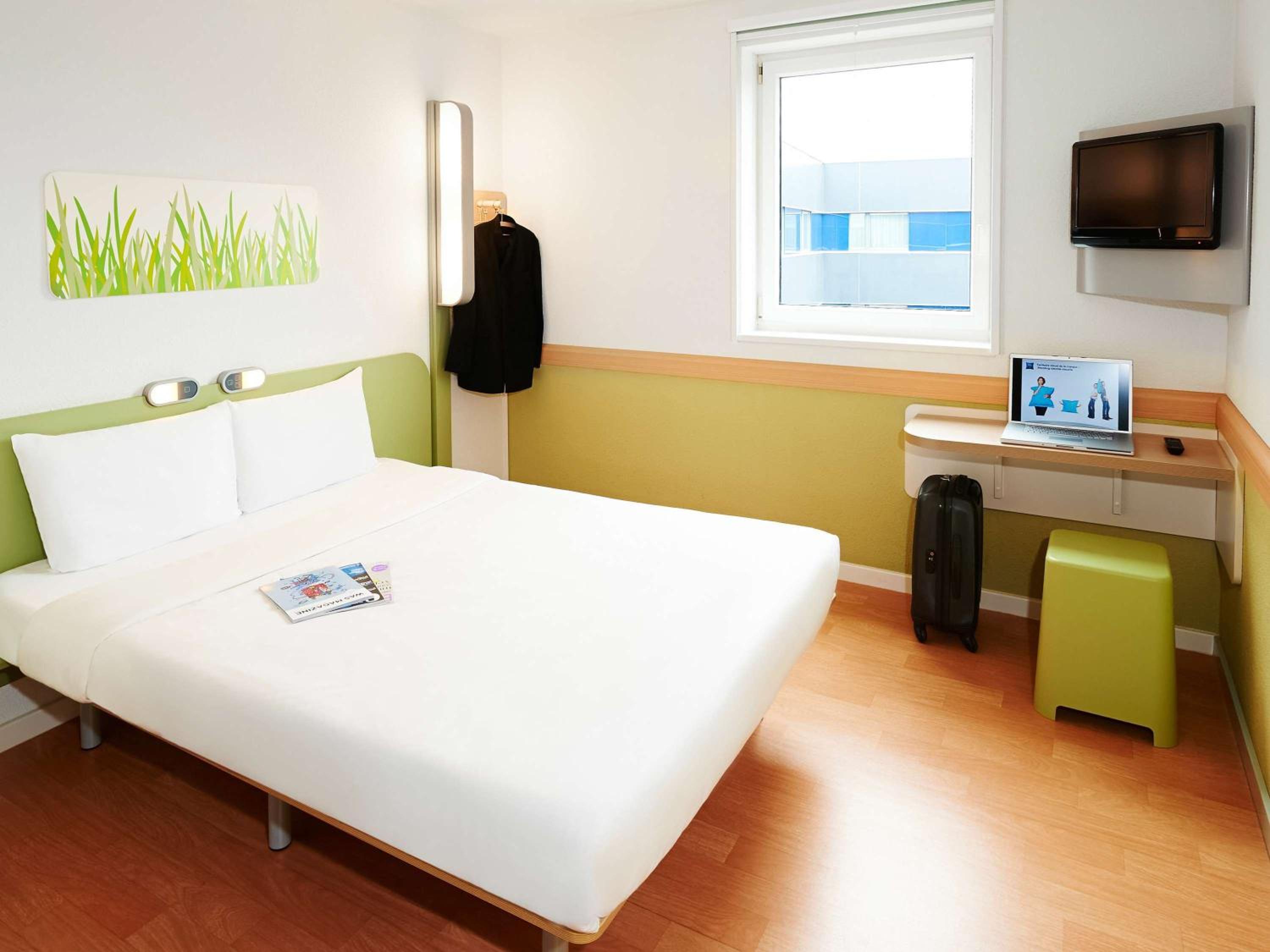Standard Double Room - City Side - Photo 1