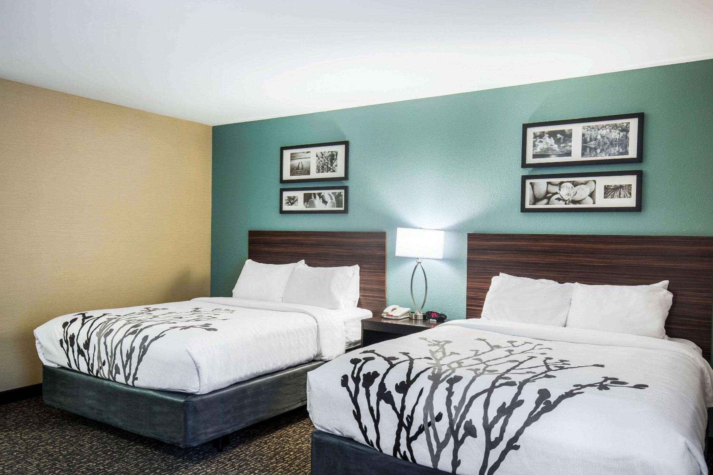 Double Room with Two Double Beds - Non-Smoking - Photo 2