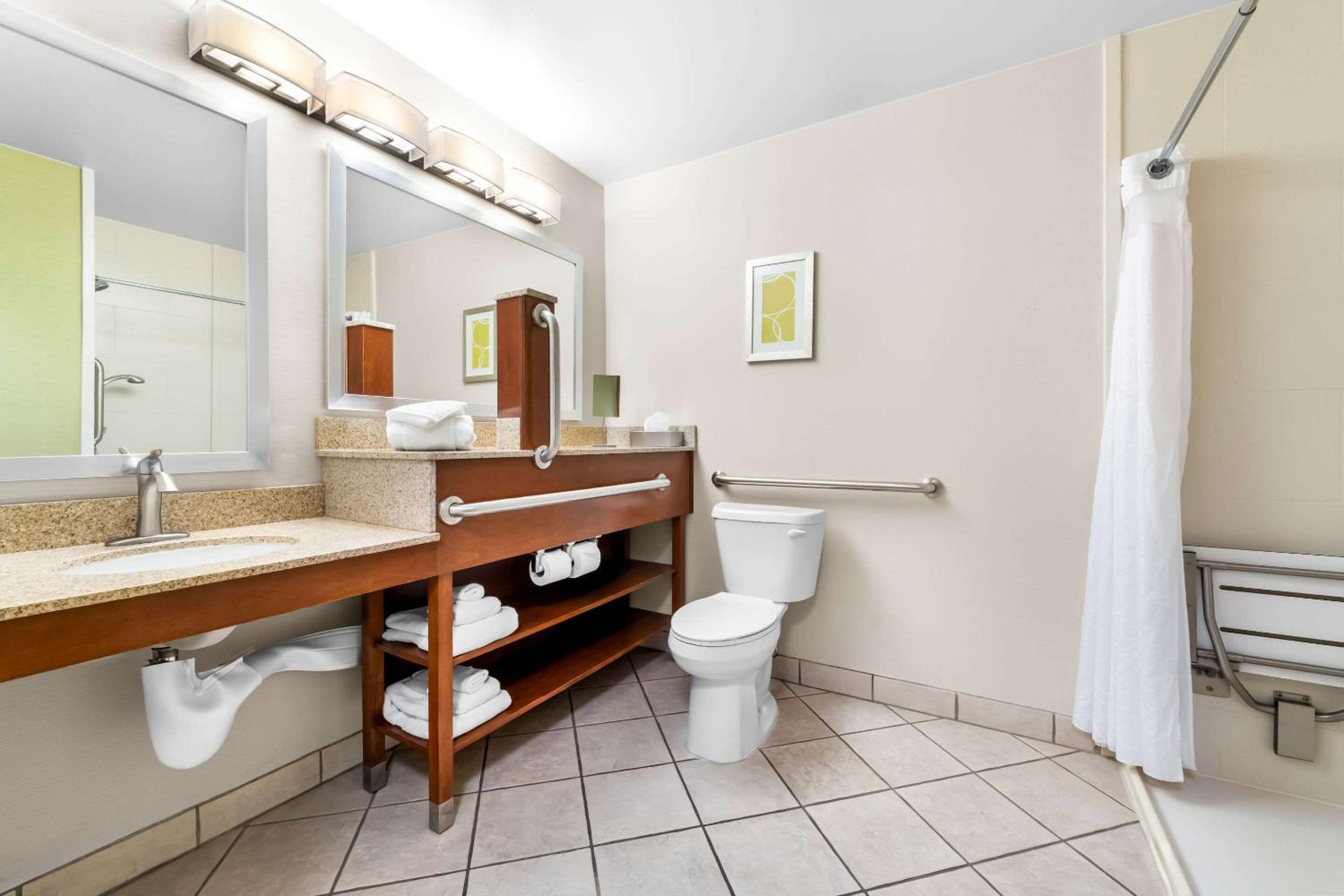 King Room - Disability Access/Non-Smoking - Photo 9