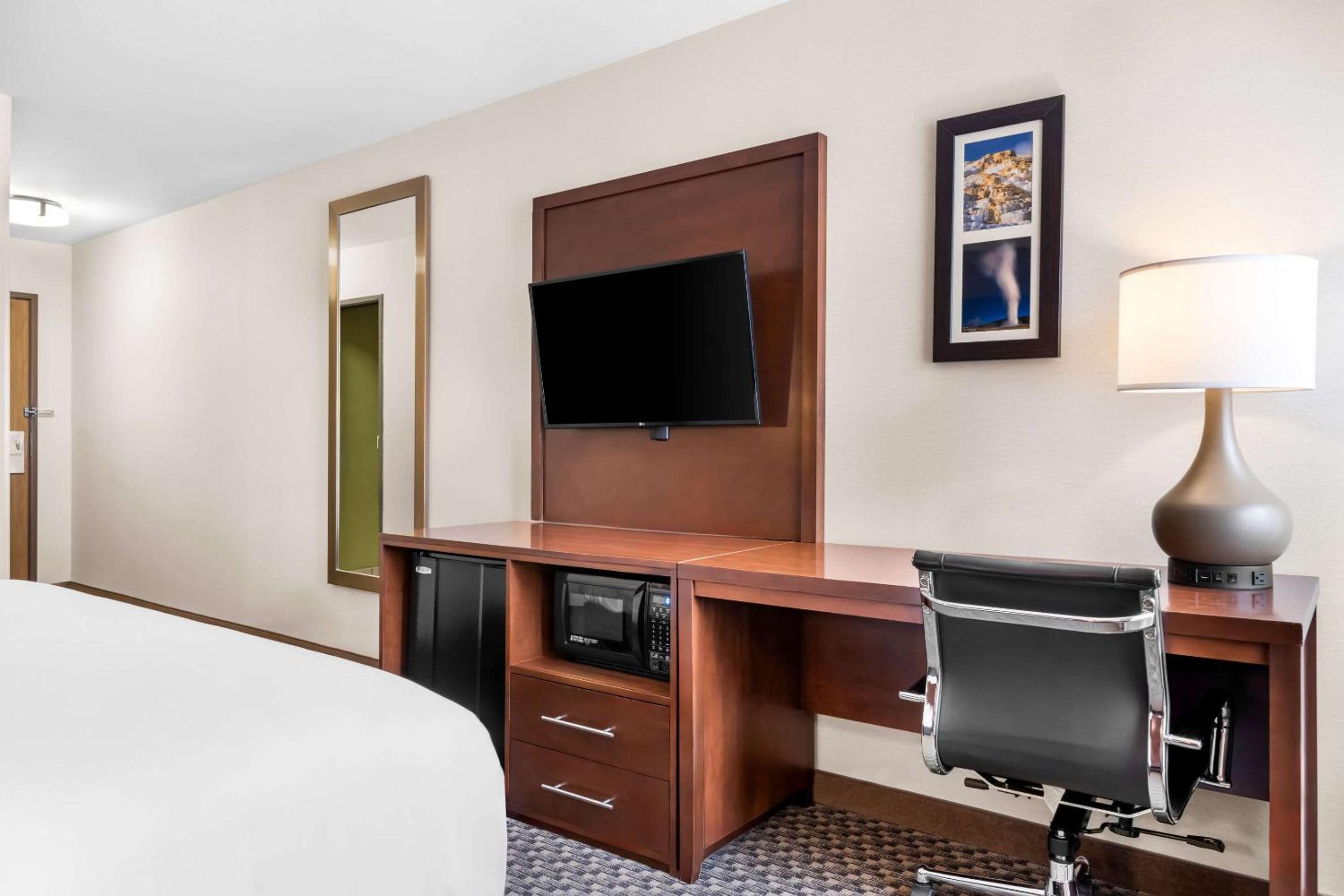 King Room - Non-Smoking - Photo 2