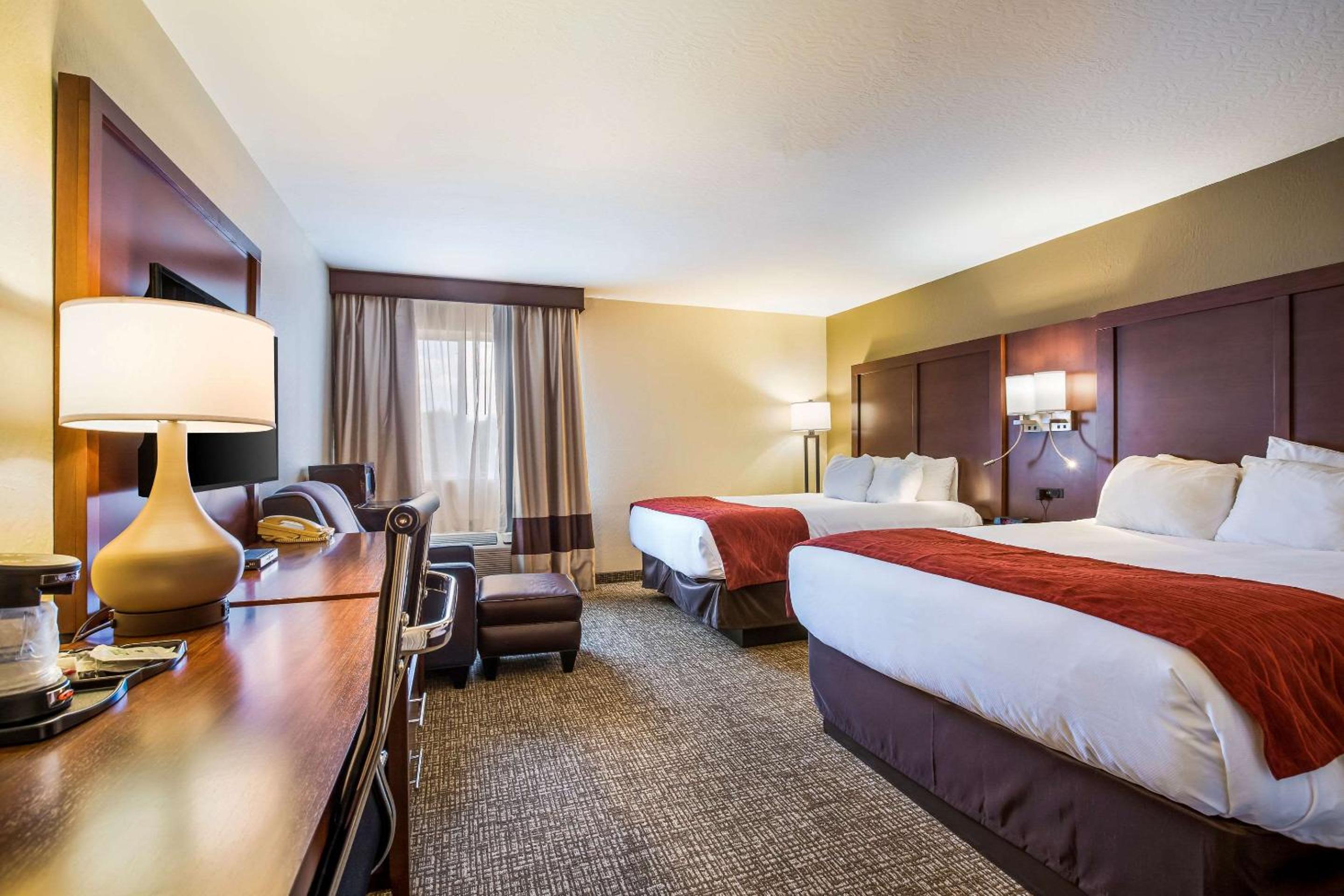 Queen Room with Two Queen Beds - Accessible/Non-Smoking  photo 3