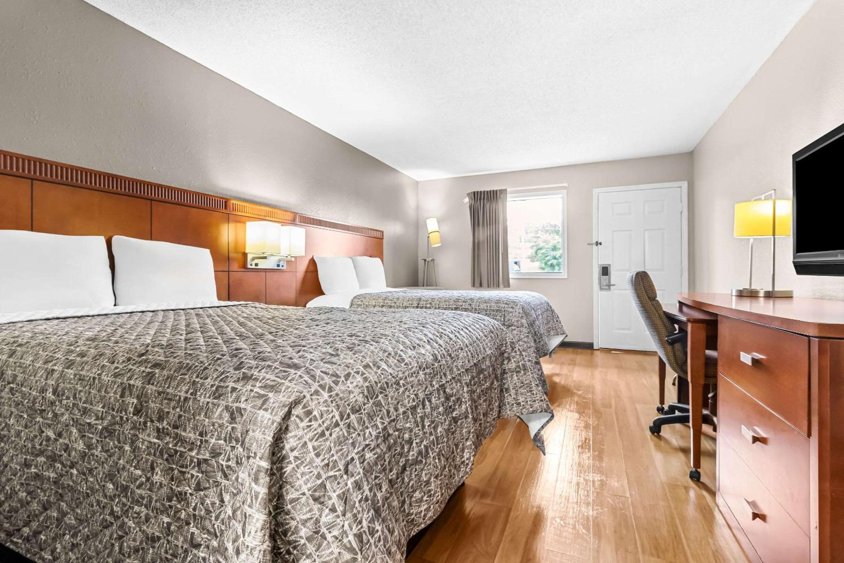Double Room with Two Double Beds - Smoking - Photo 1