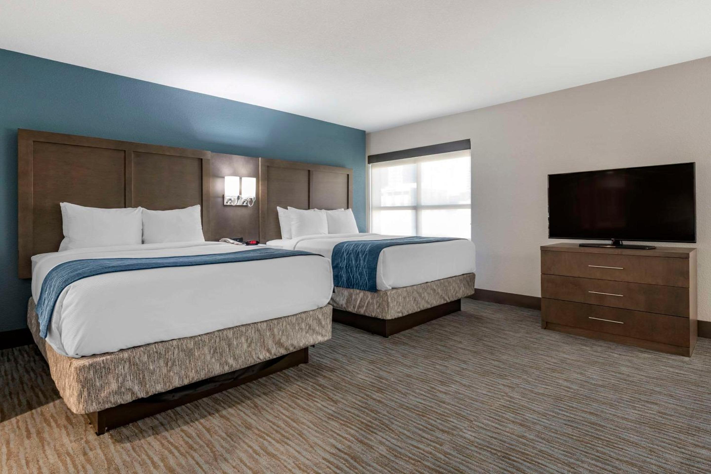 Queen Suite with Two Queen Beds - Non-Smoking
